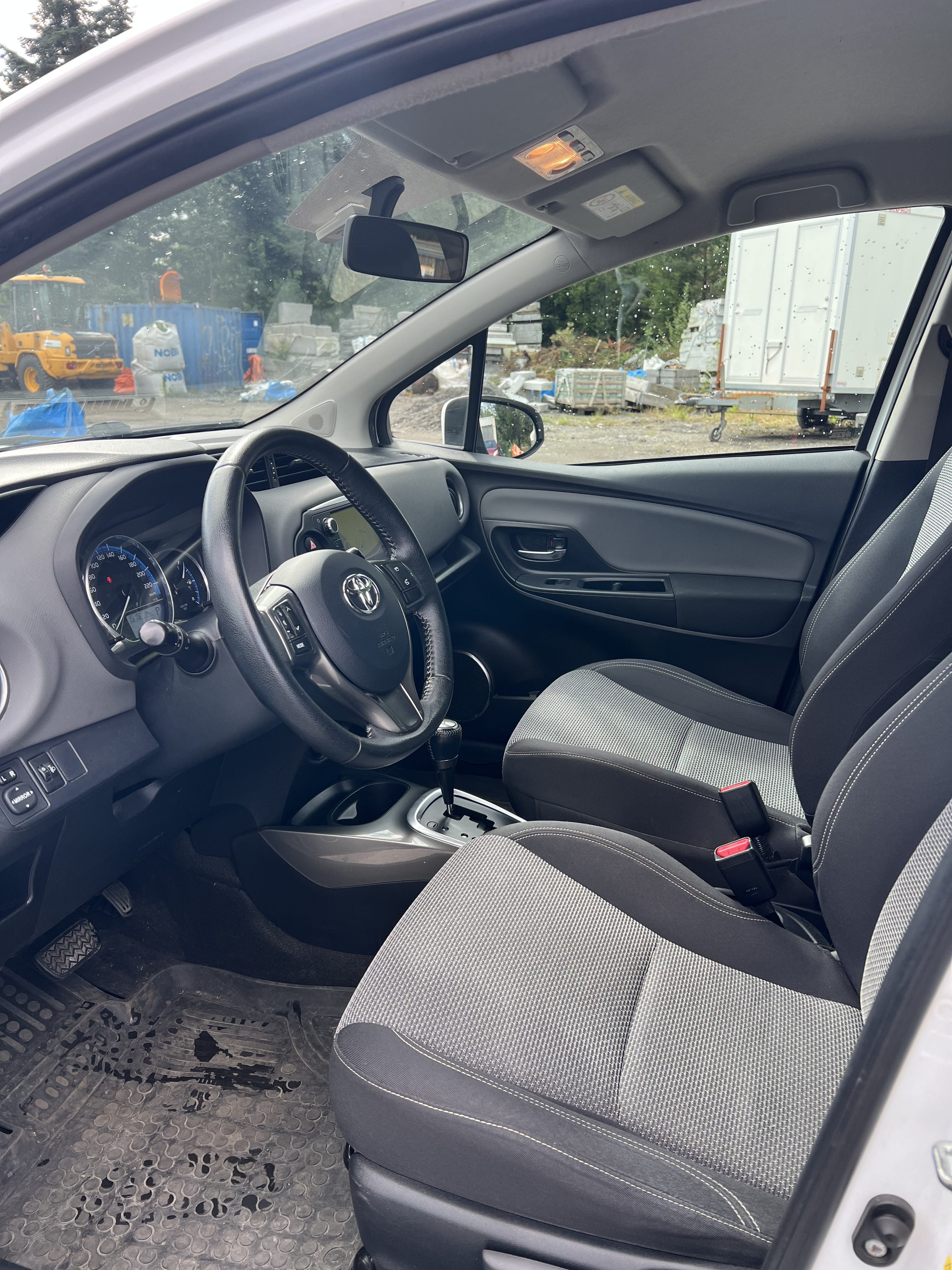 Toyota Yaris Hybrid med Aircondition