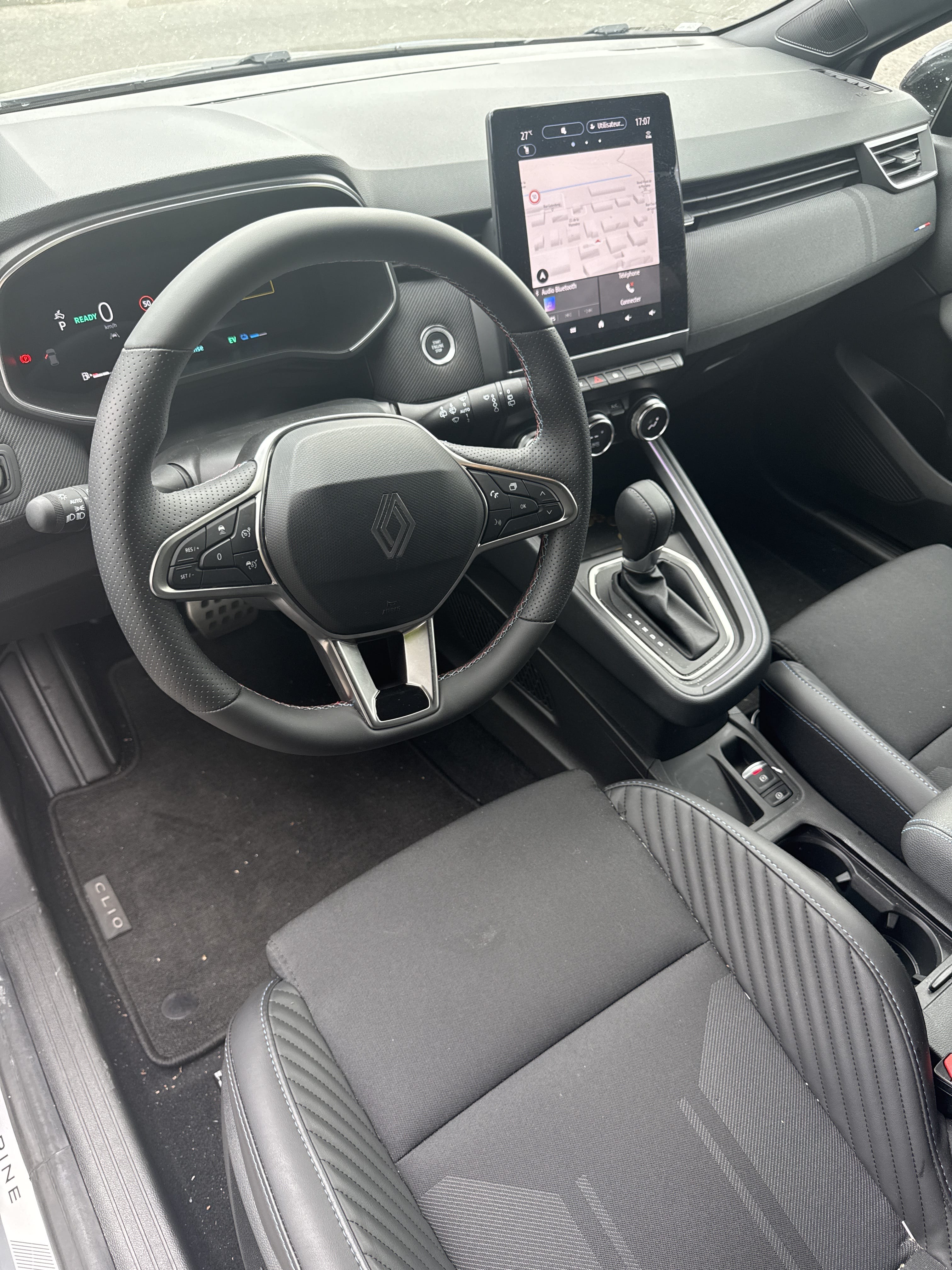 Renault Clio E-tech avec GPS