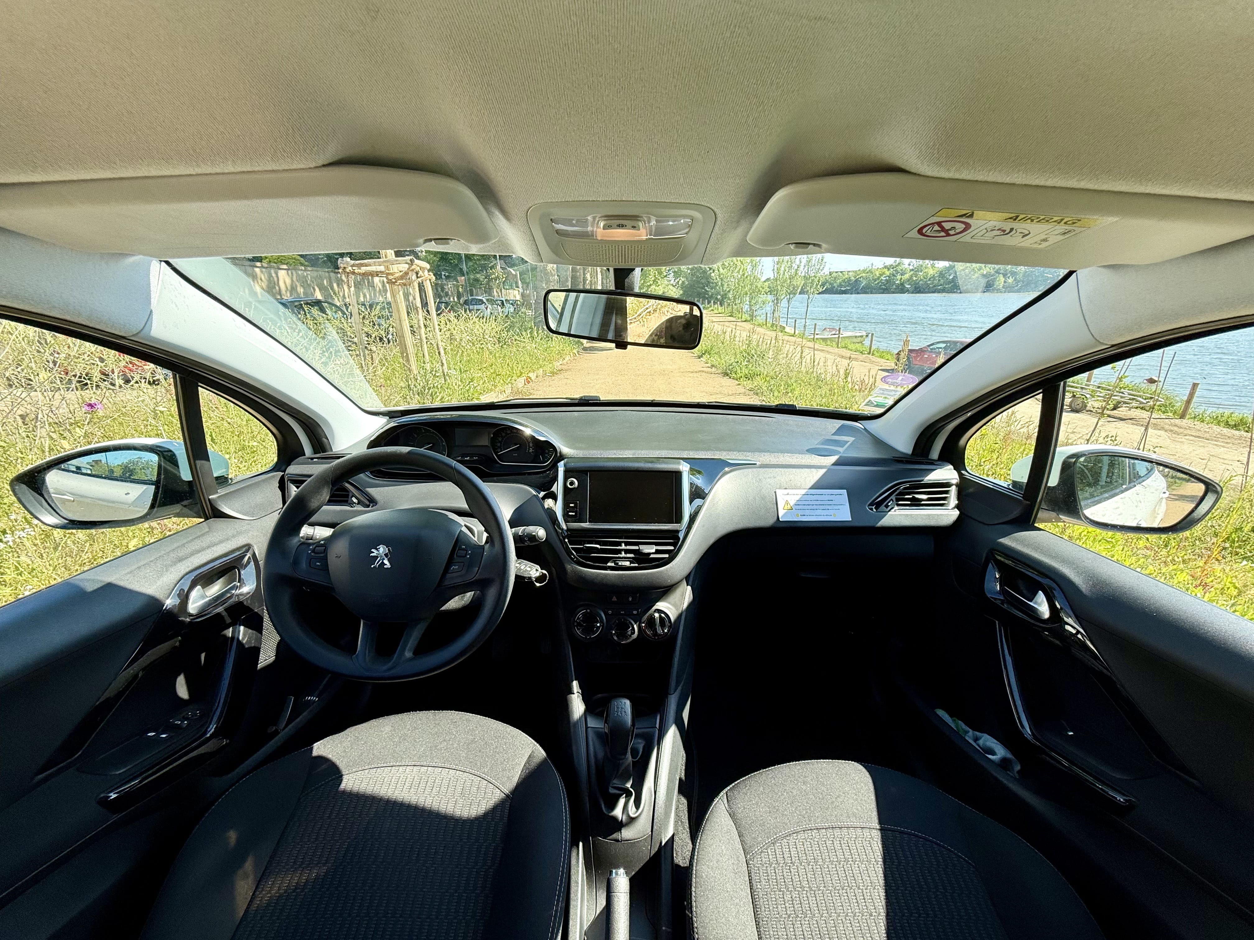 Peugeot 208 avec Siège bébé