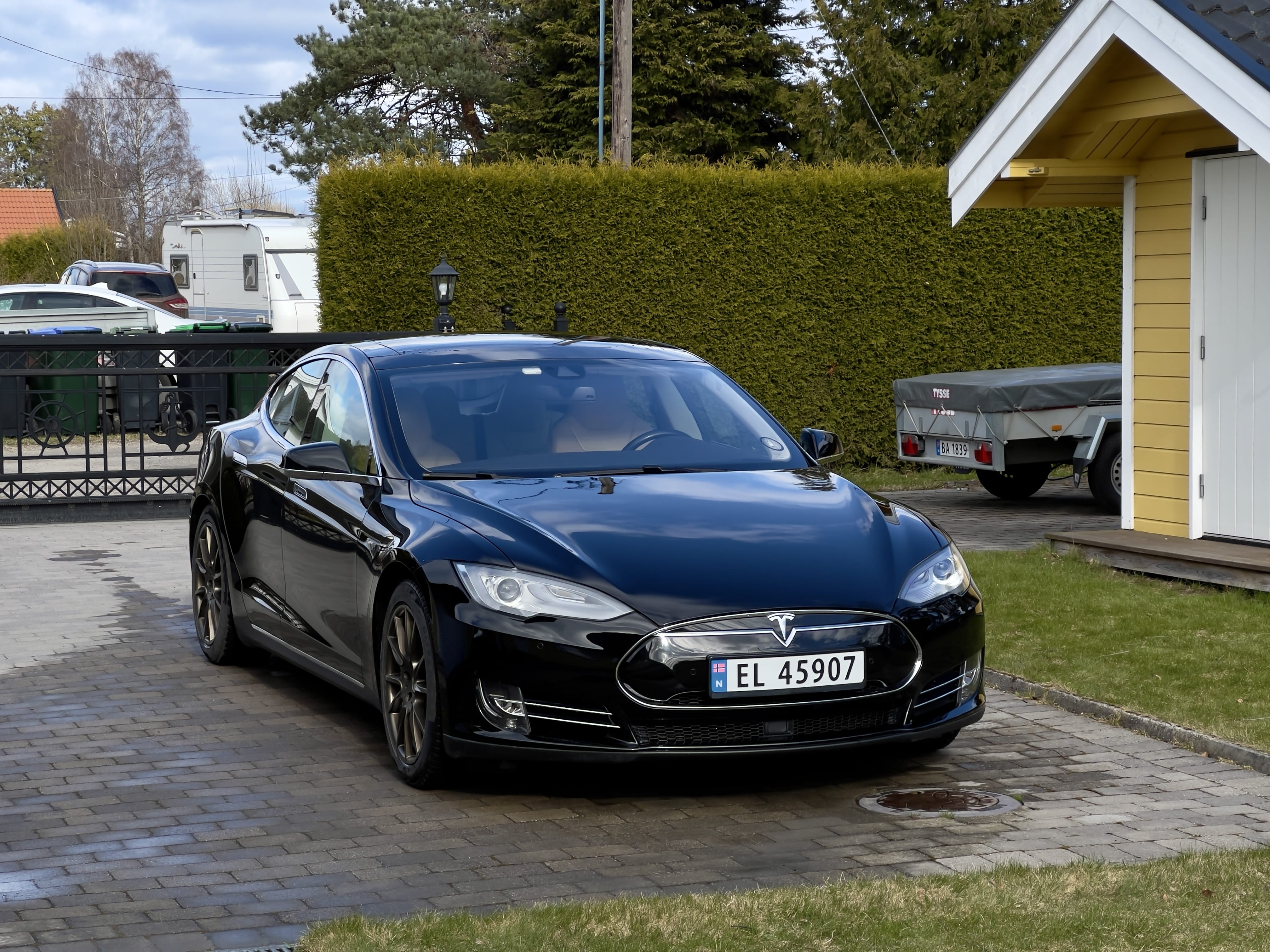 Tesla Model S 85D Gratis lading with Dashcam