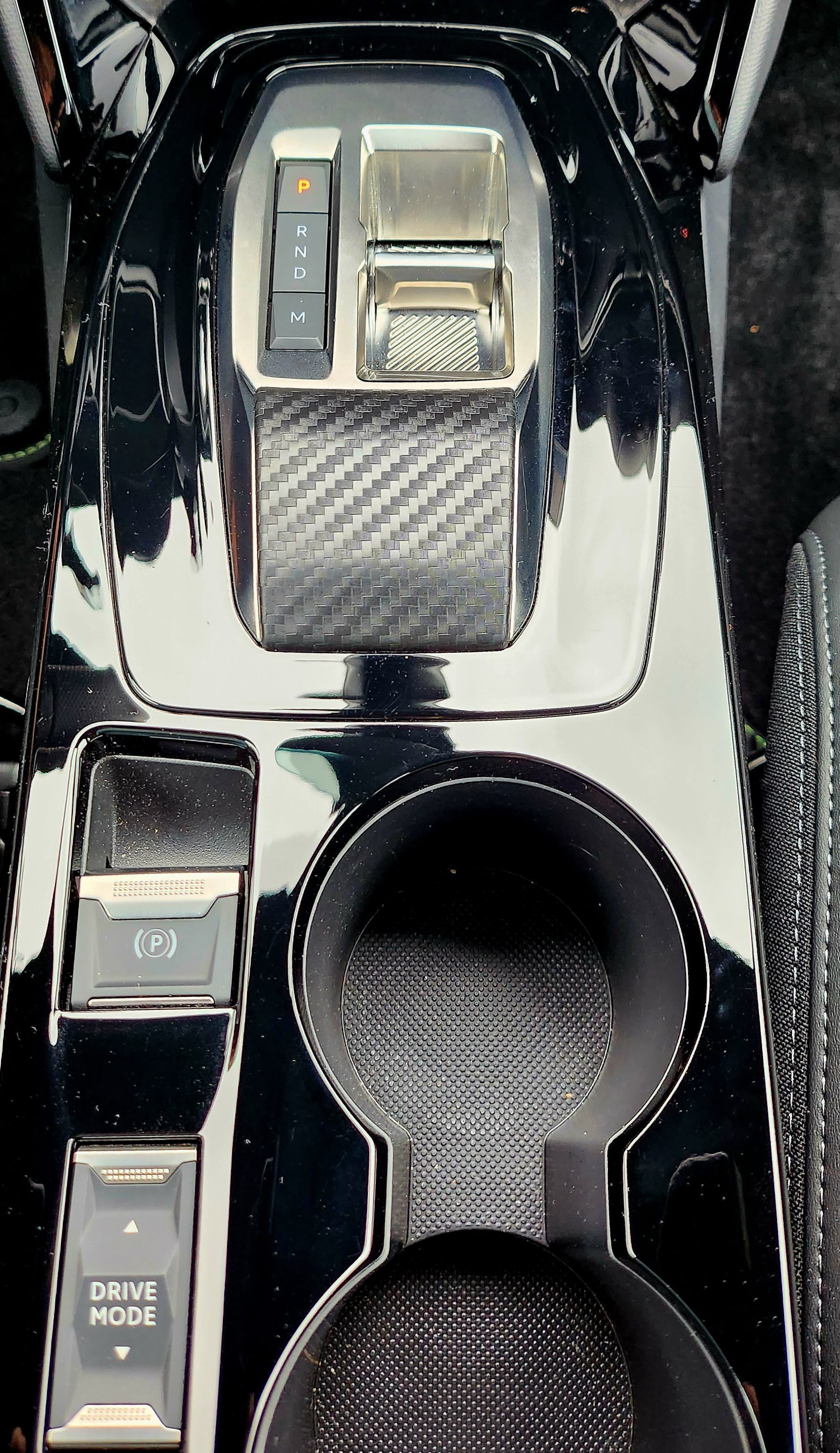 Peugeot 208 HYBRIDE (GV823EF) (Clim, Connectivité Smartphone, charge induction, ...) avec Audio Bluetooth