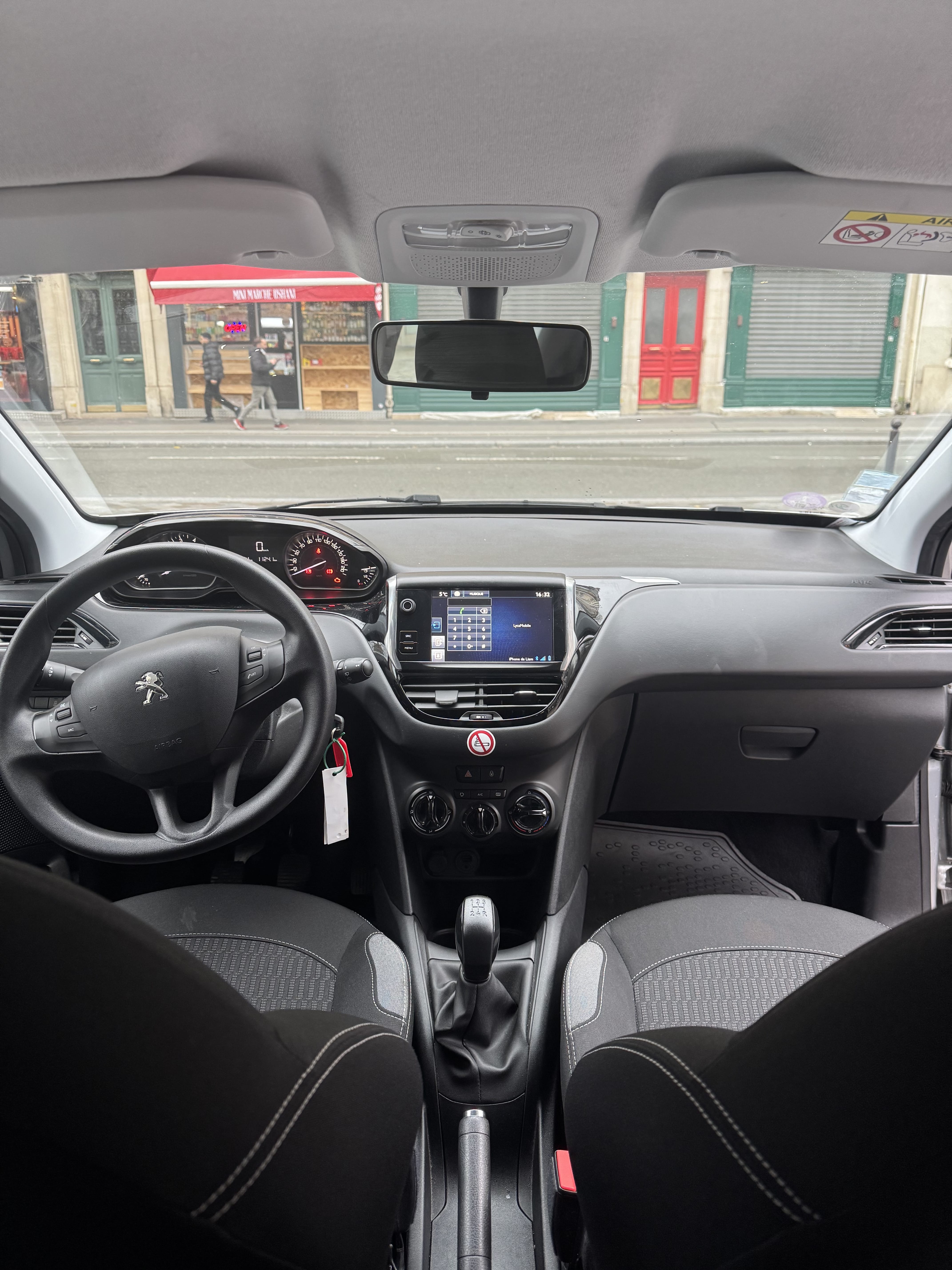 Peugeot 208 2016 avec Entrée audio / iPod