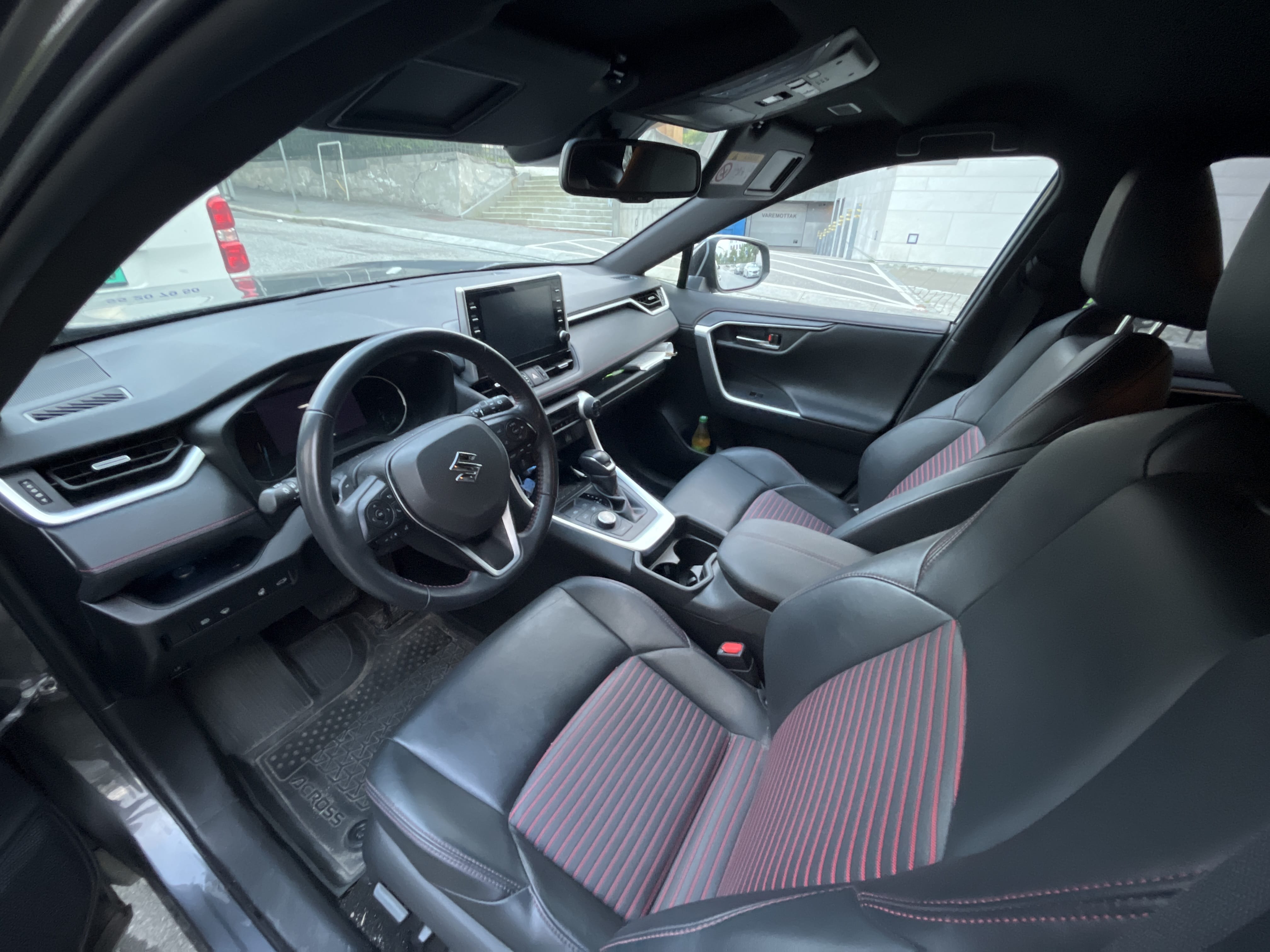Suzuki Across Plug-in Hybrid med Cruisekontroll