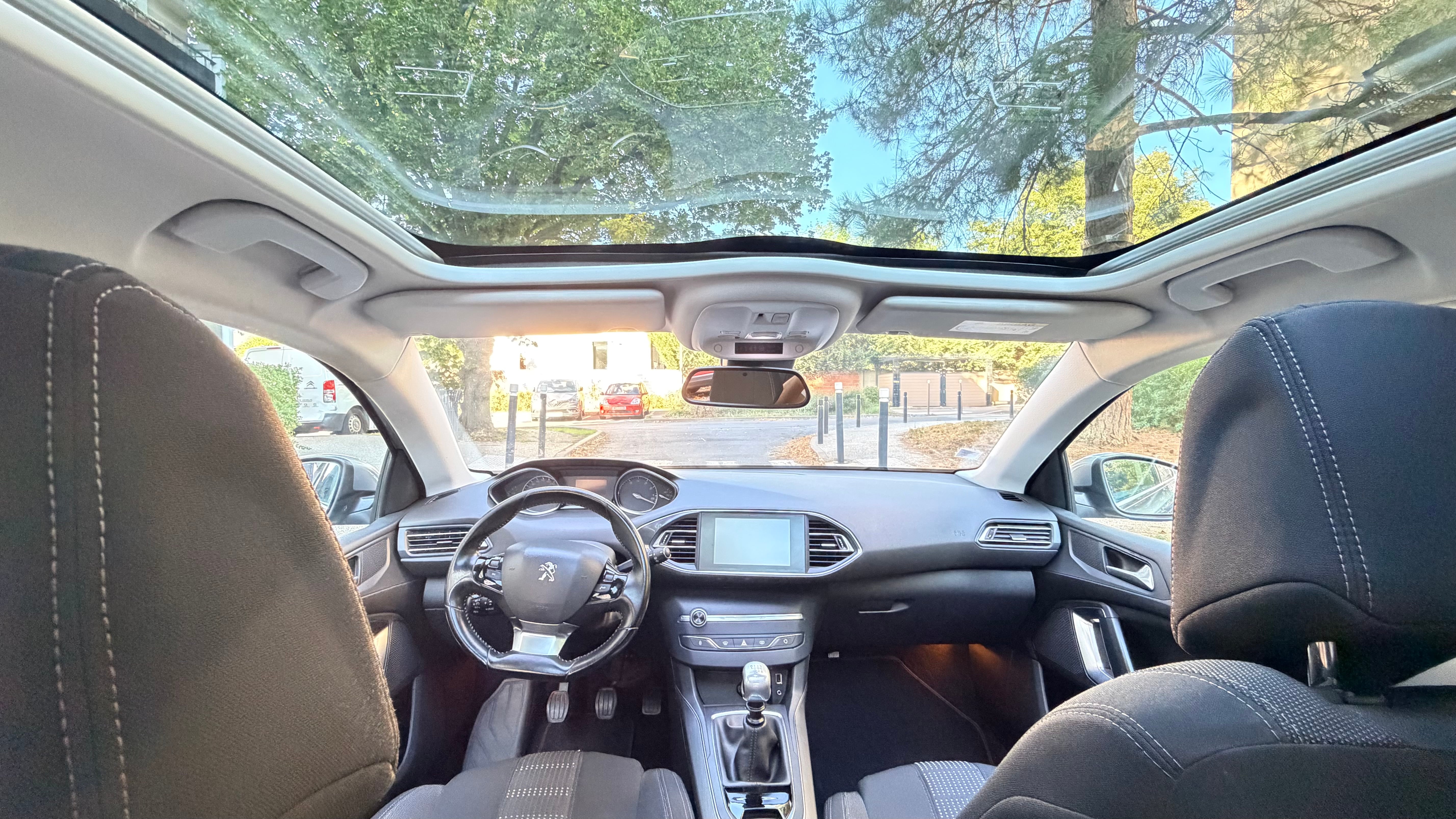 Peugeot 308 mit Navigationsgerät