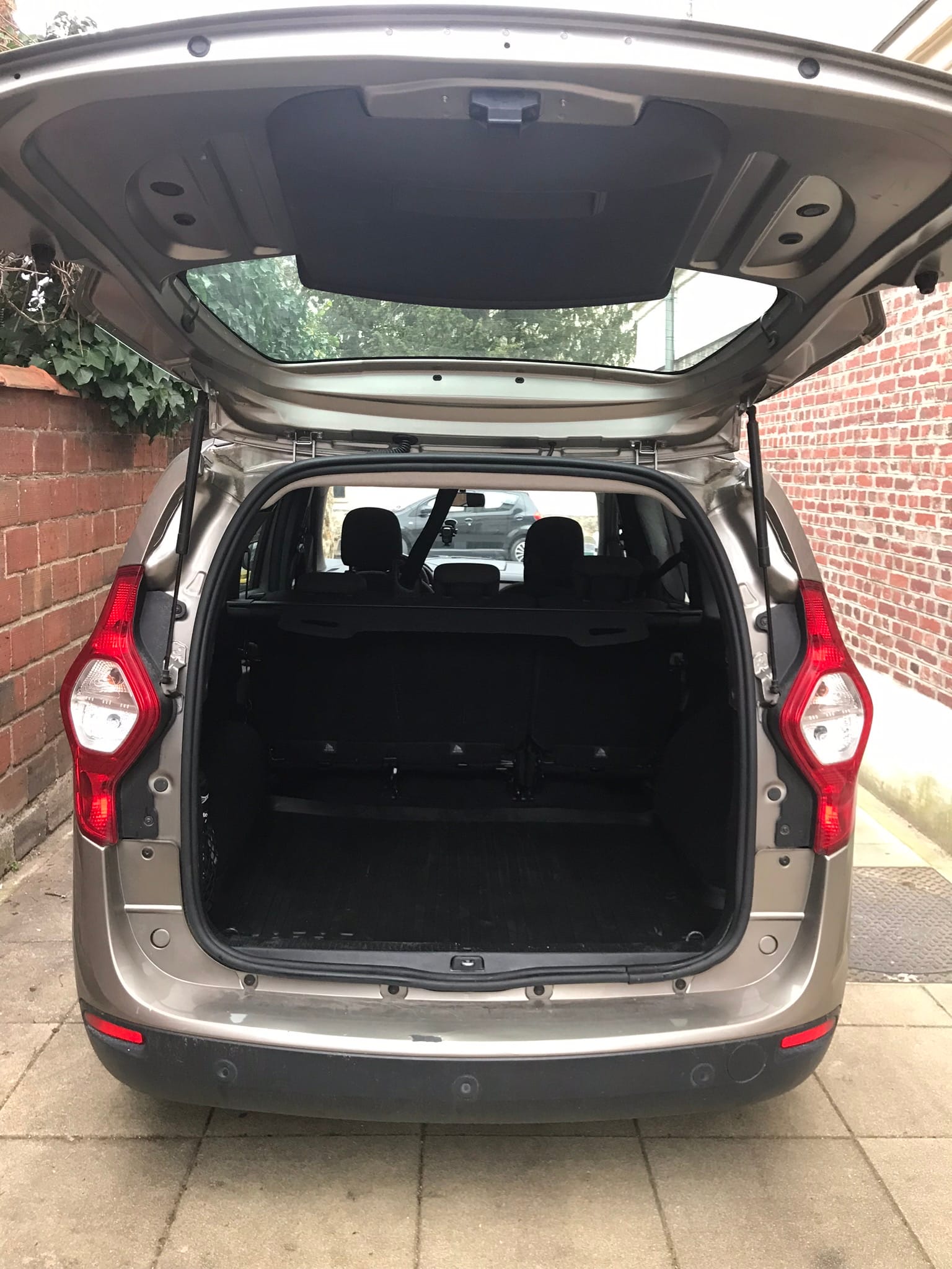Dacia Lodgy avec Siège bébé