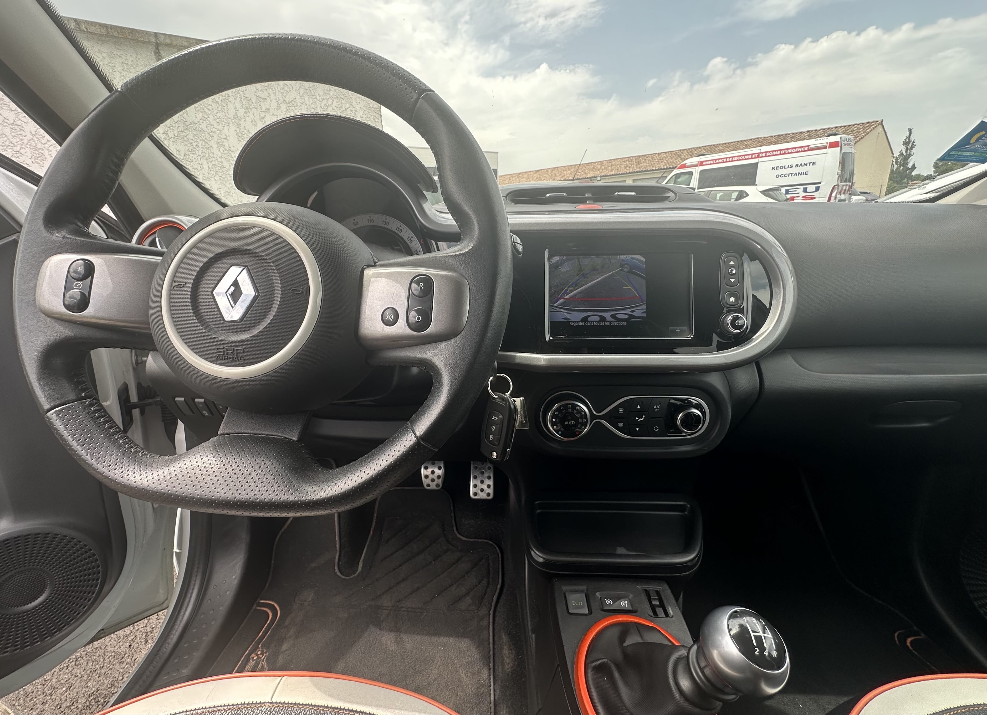Renault Twingo III mit Navigationsgerät