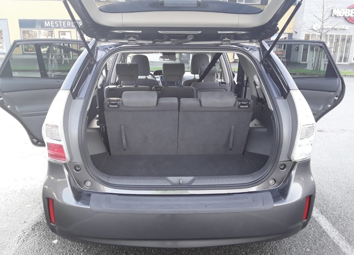 Toyota Prius + 7-Seter med Bluetooth audio