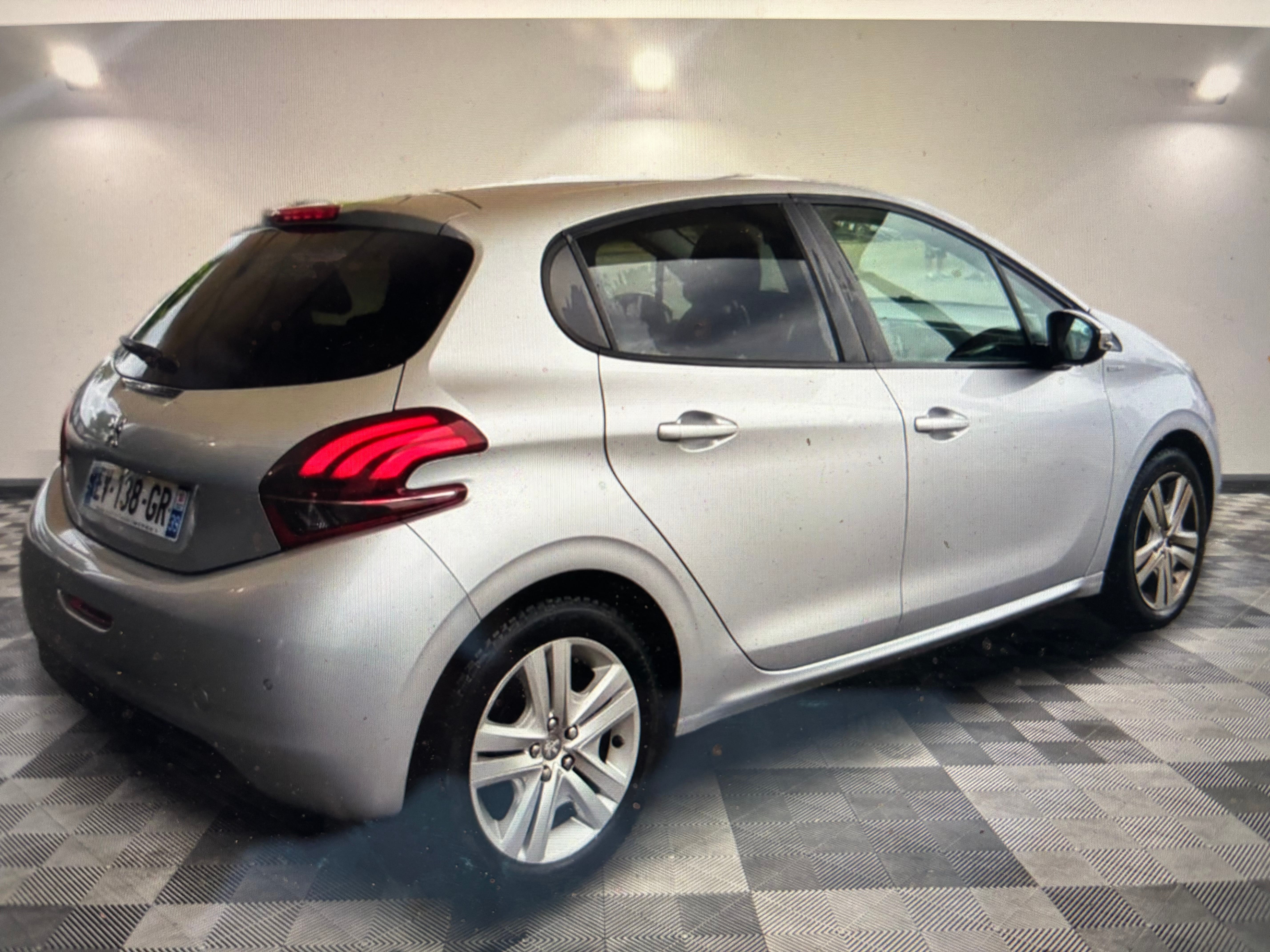 Peugeot 208 1,2 83 cv avec Audio Bluetooth