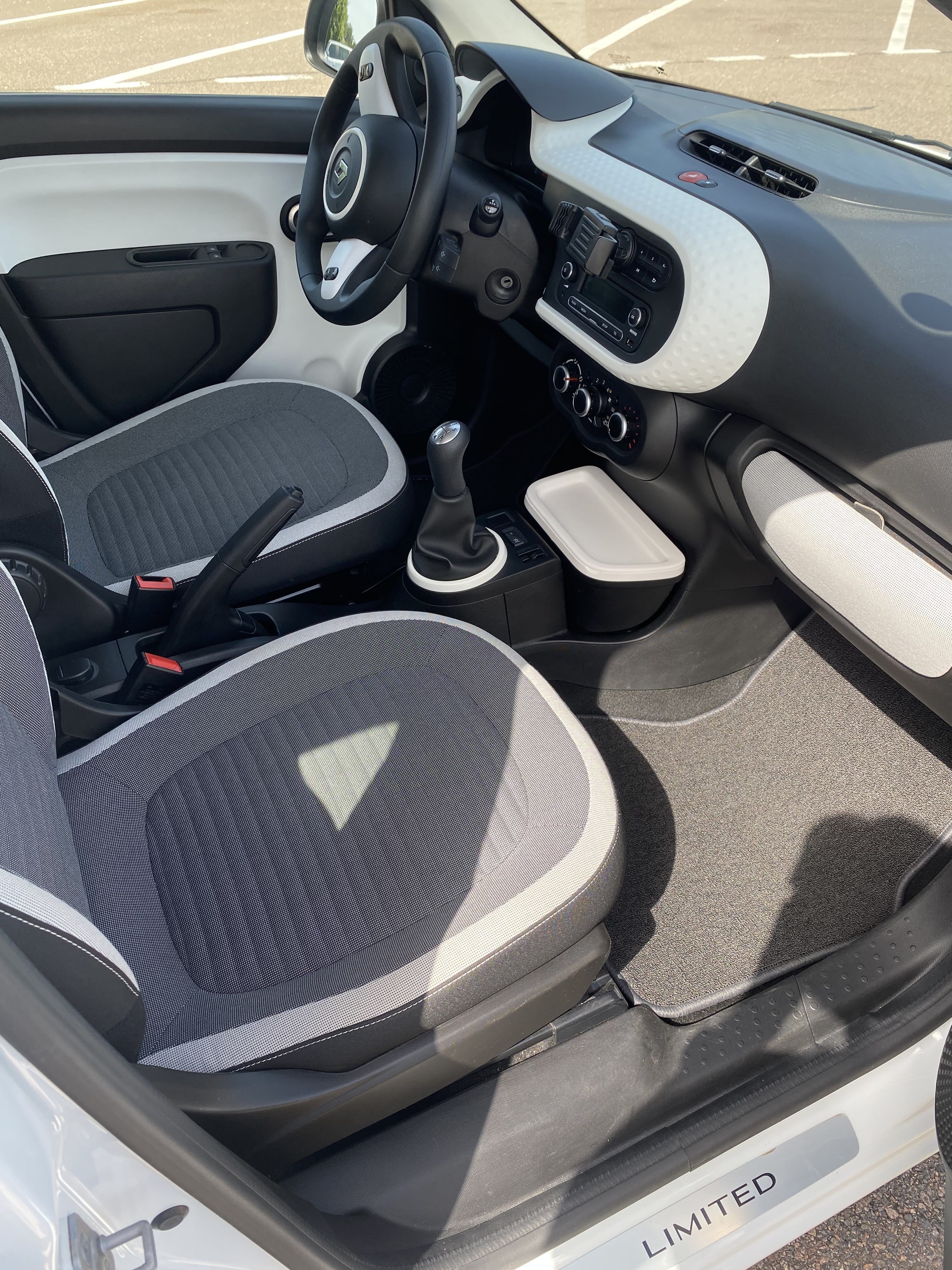 Renault Twingo Hôpital la crois saint-Simon/Métro9Maraichers/ rue des Pyrénées /USB/Clim/Régulateur avec Entrée audio / iPod