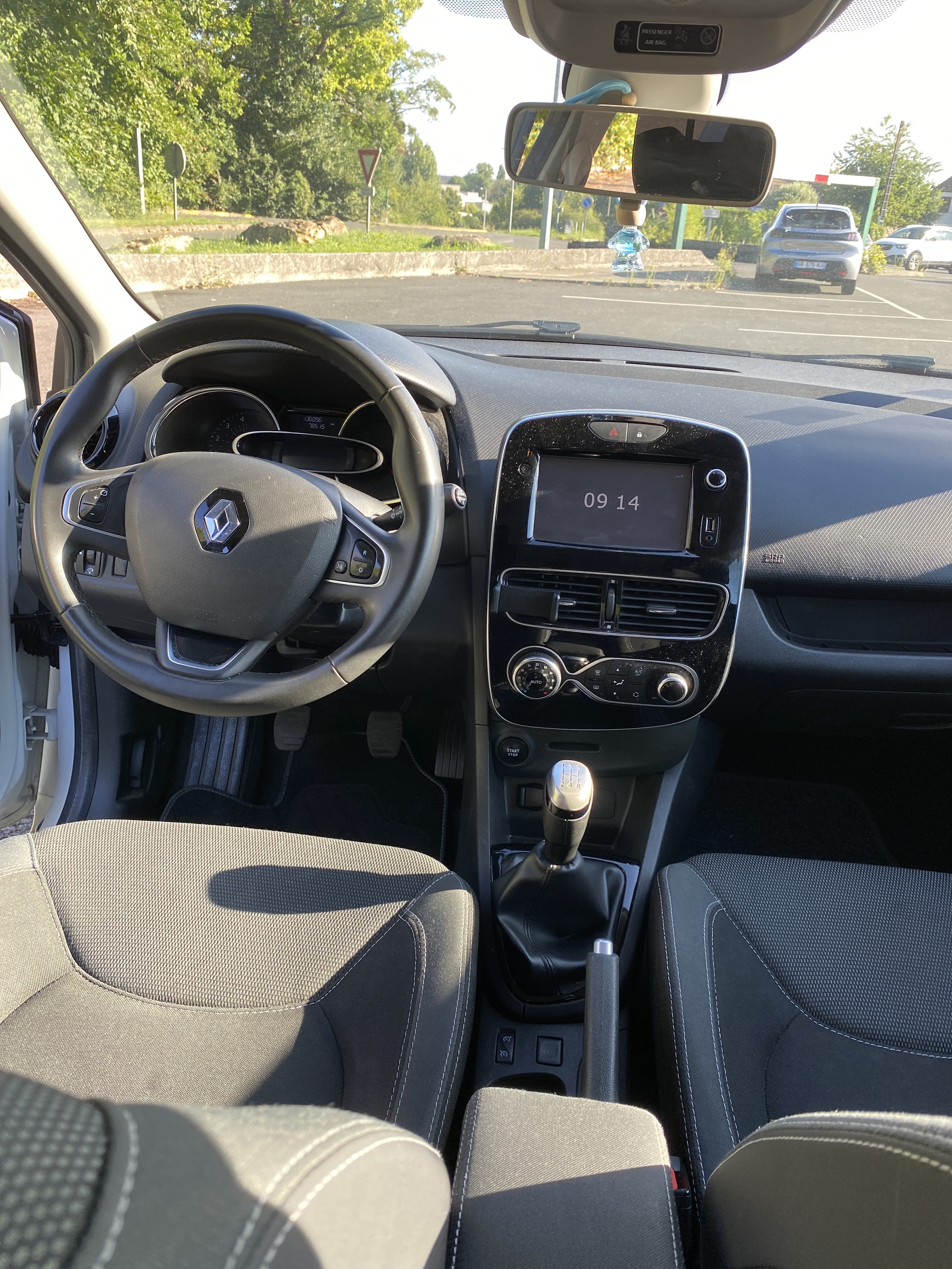 Renault Clio Business blanche avec Audio Bluetooth