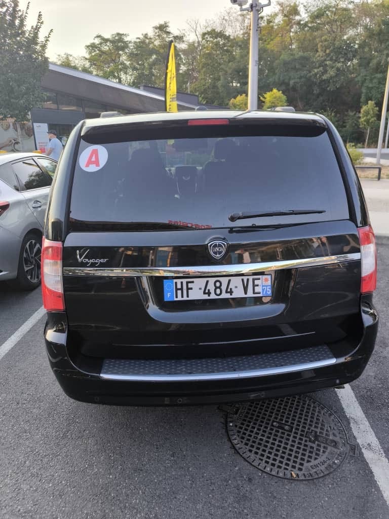 Lancia Voyager 2.8 with Backup camera