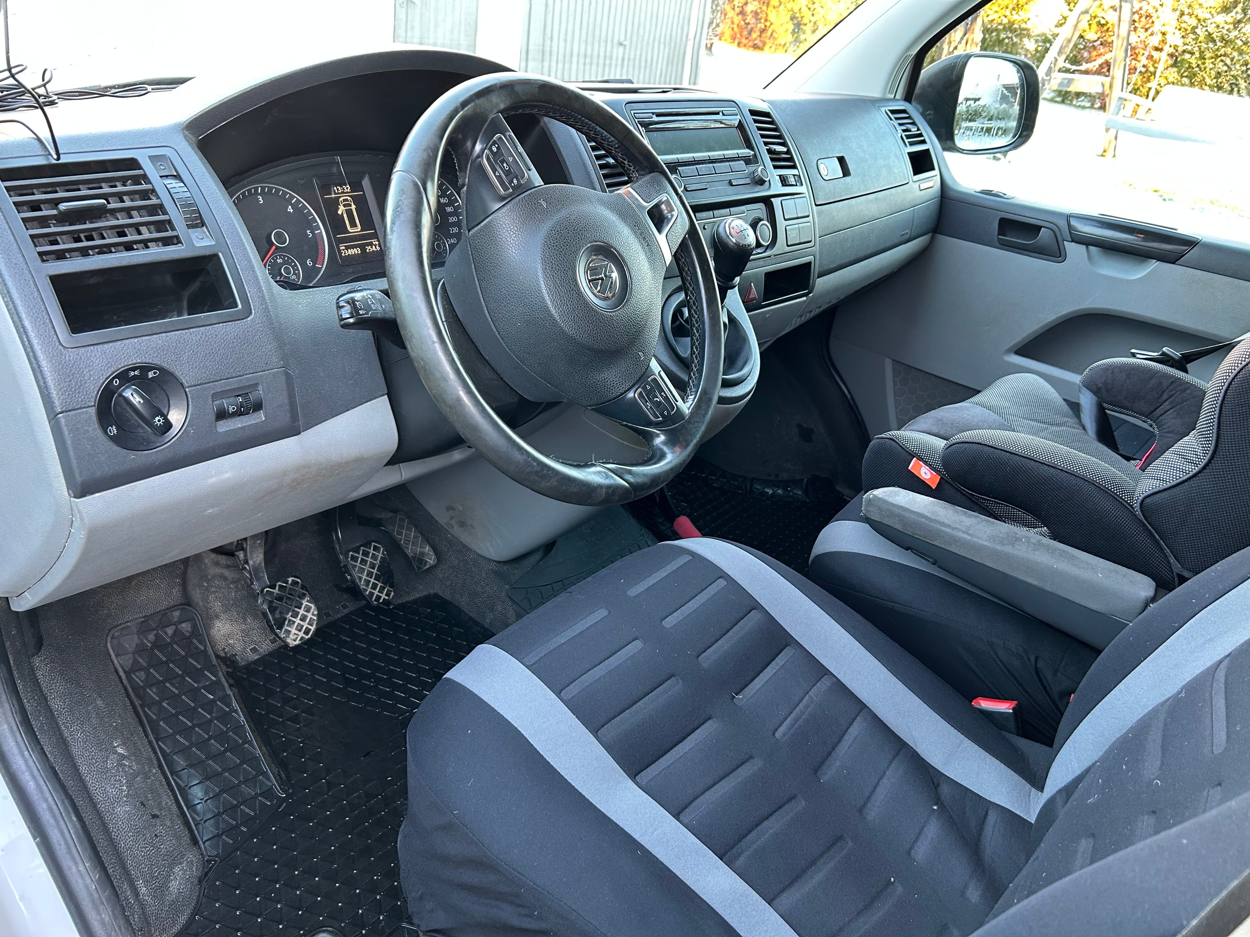 Volkswagen Transporter med Babysete