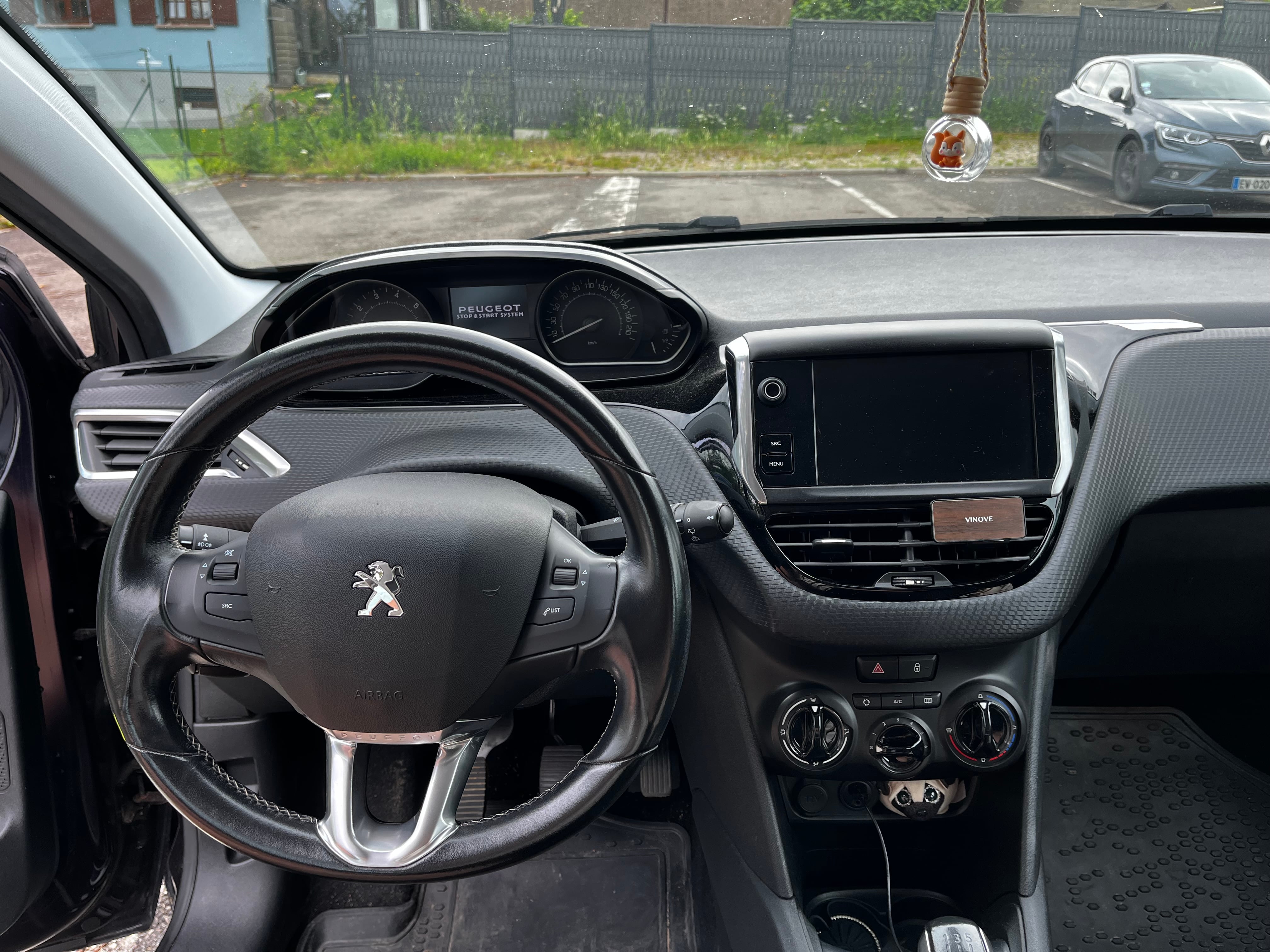 Peugeot 208 avec GPS