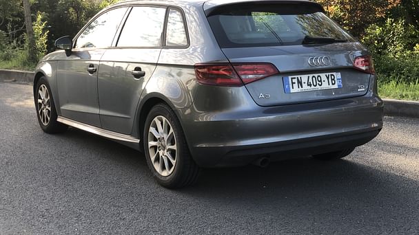 Audi A3 Sportback Louez l’Audi A3 TDI – Sportivité, Confort & Économie à Bordeaux ! avec Climatisation