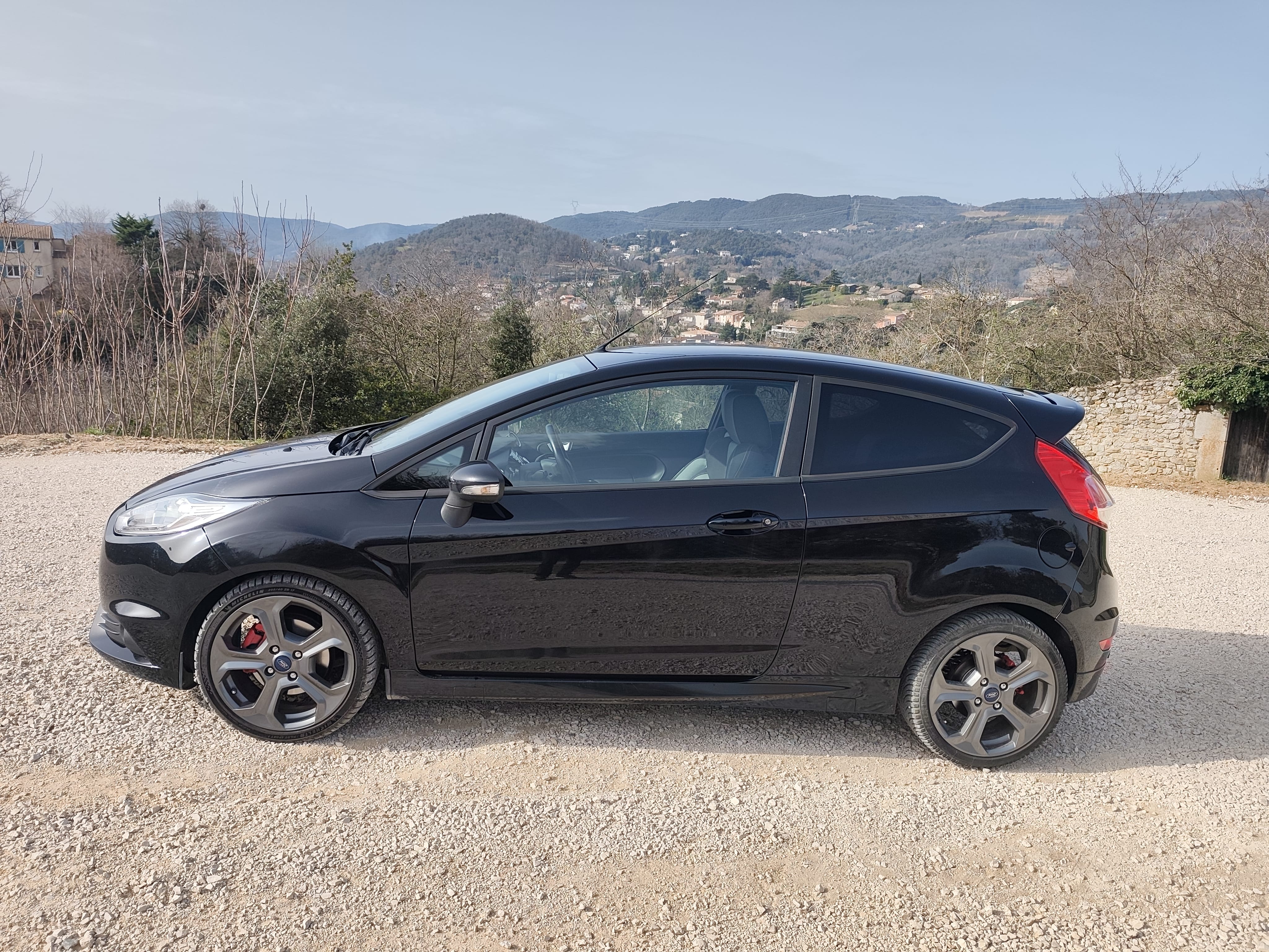 Ford Fiesta ST avec Climatisation