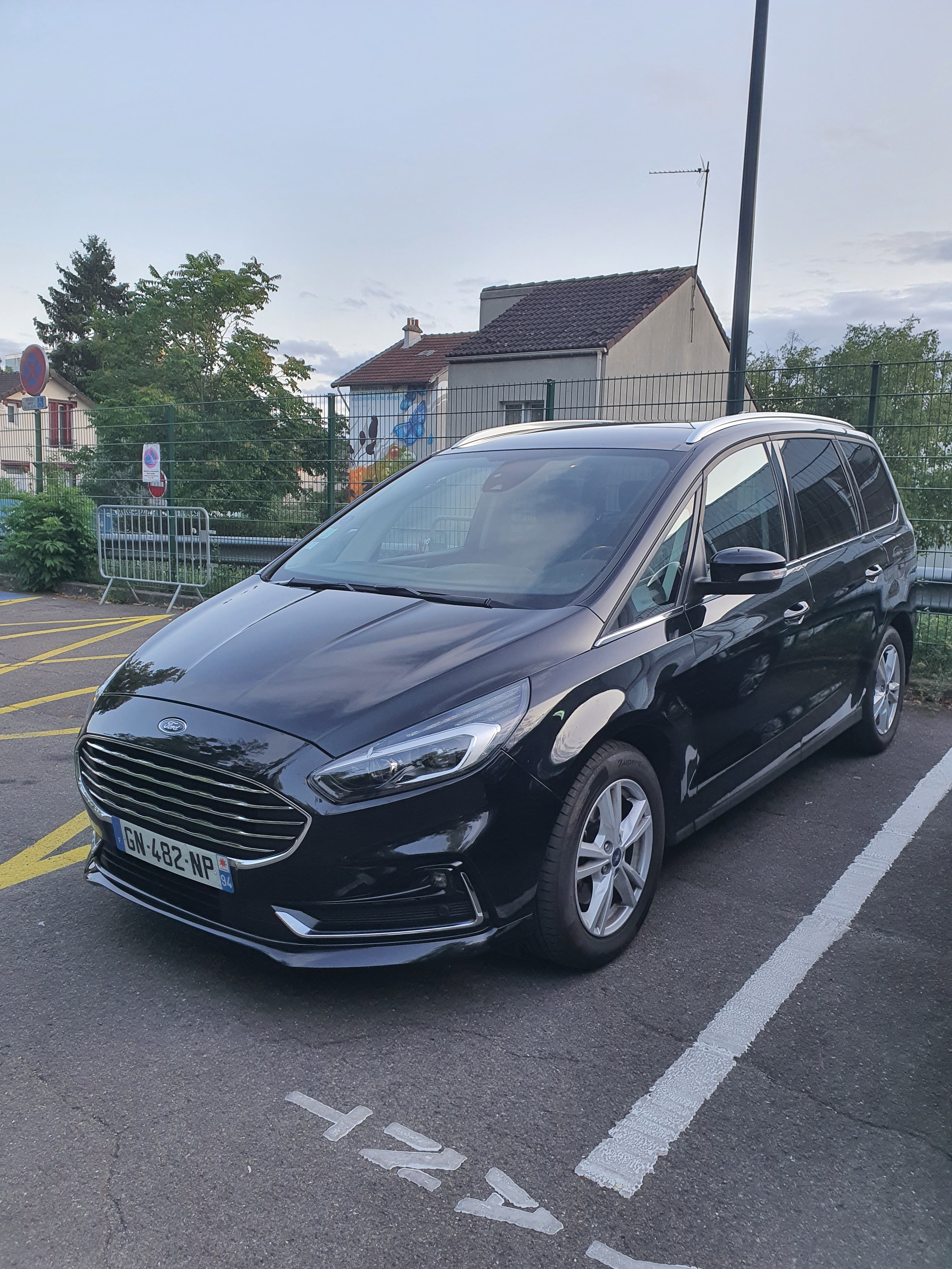 Ford Galaxy Business, 2023, Essence 95 / Électrique (hybride), automatique, 7 places