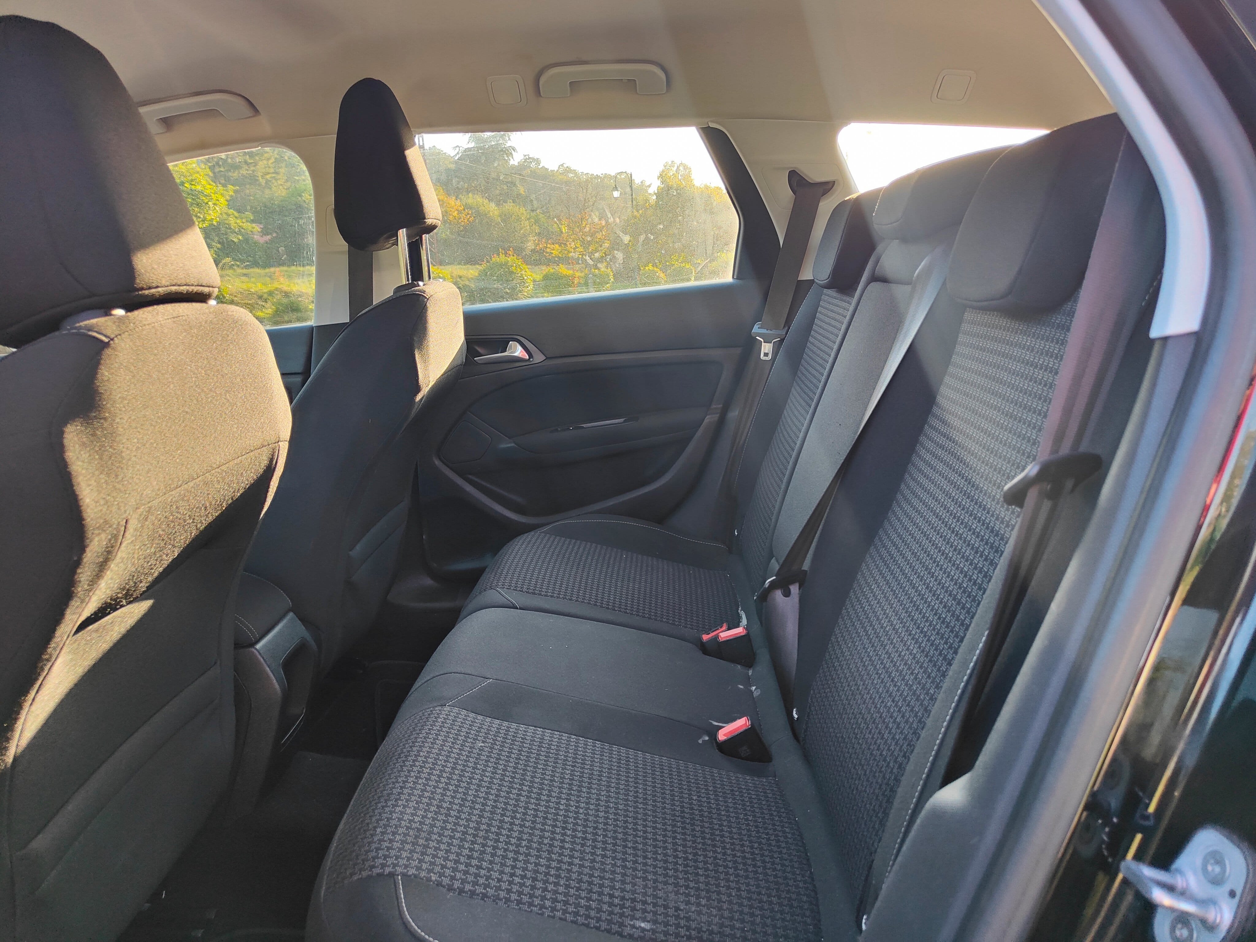 Peugeot 308 SW 1.6 HDI 120 CV avec Entrée audio / iPod