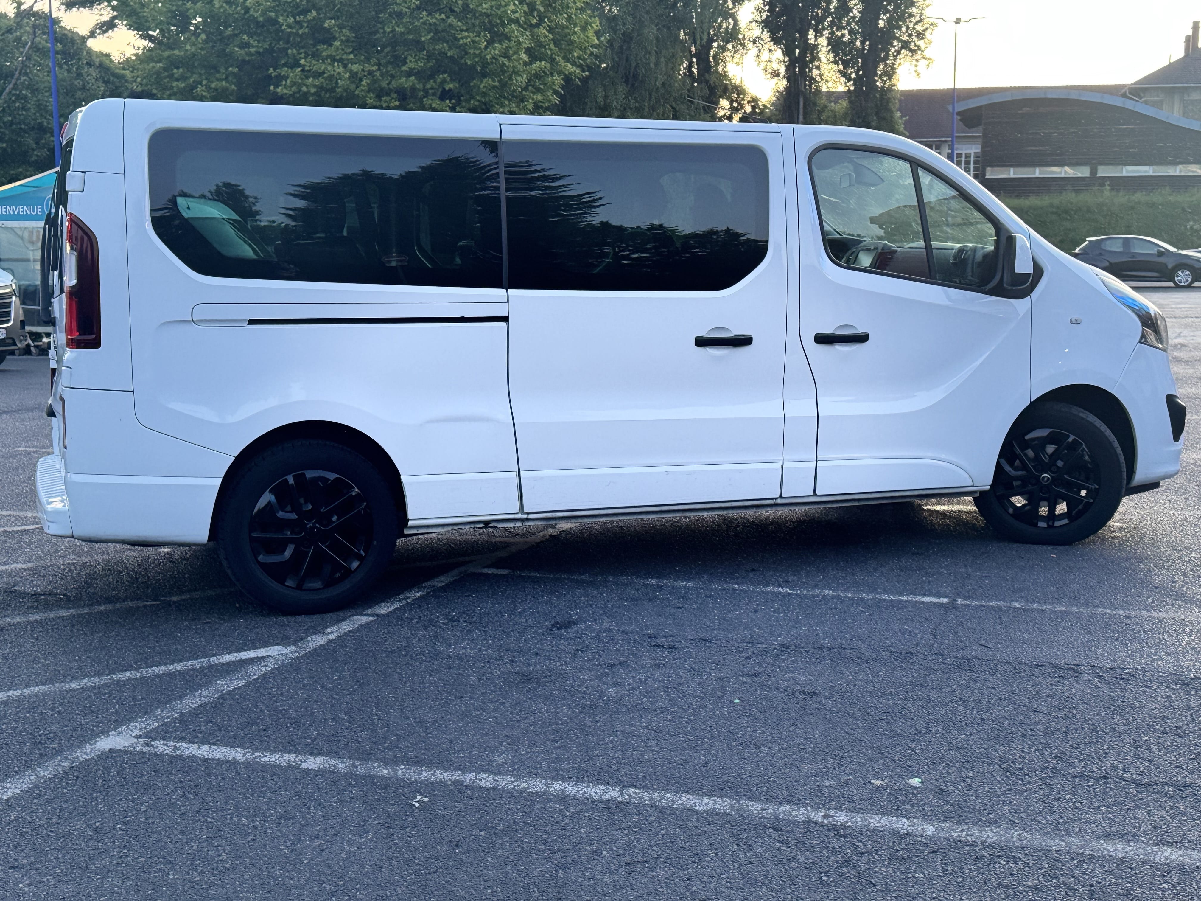 Opel Vivaro Combi