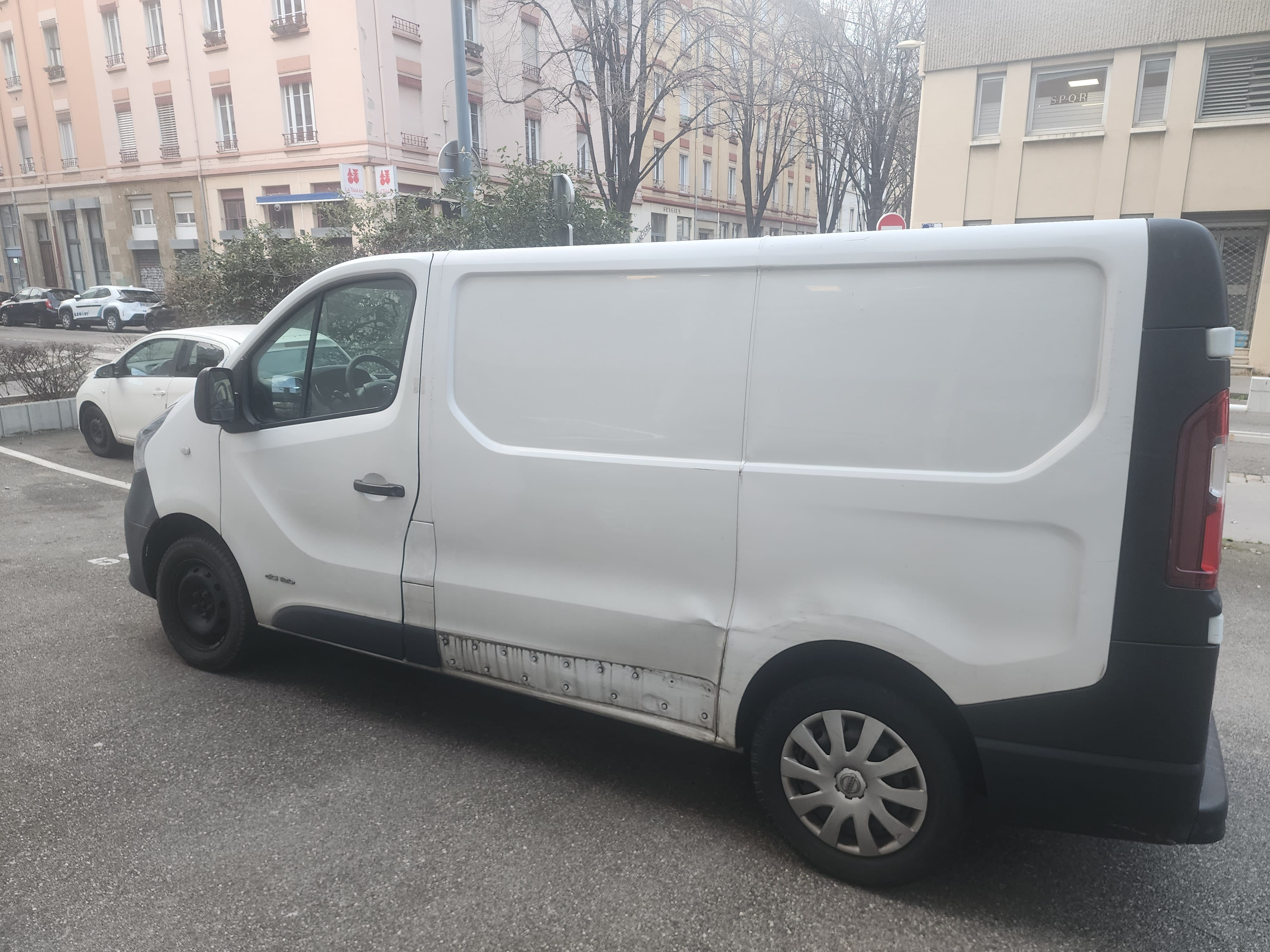 Nissan NV300 idem Trafic, faible consommation, climatisation avec Climatisation