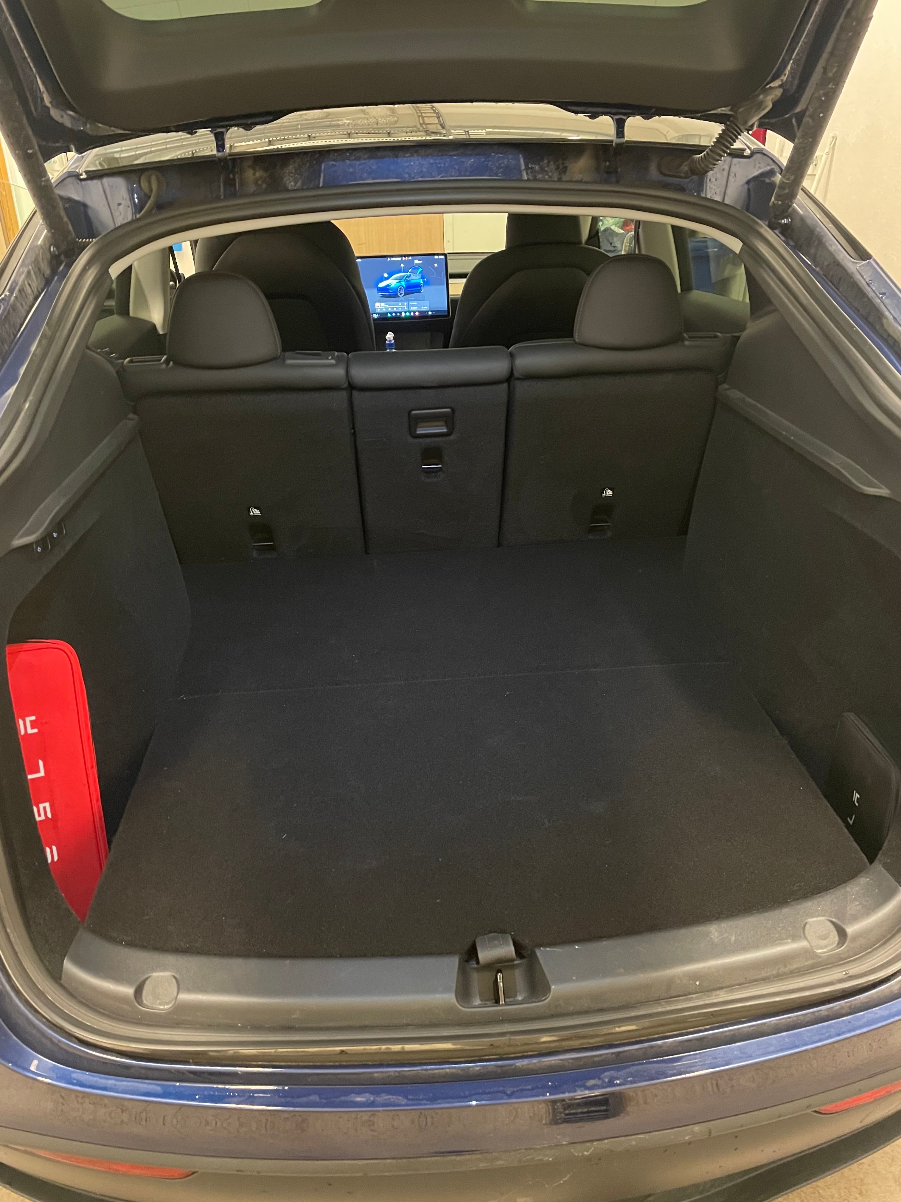 Tesla Model Y Performance med Bluetooth audio