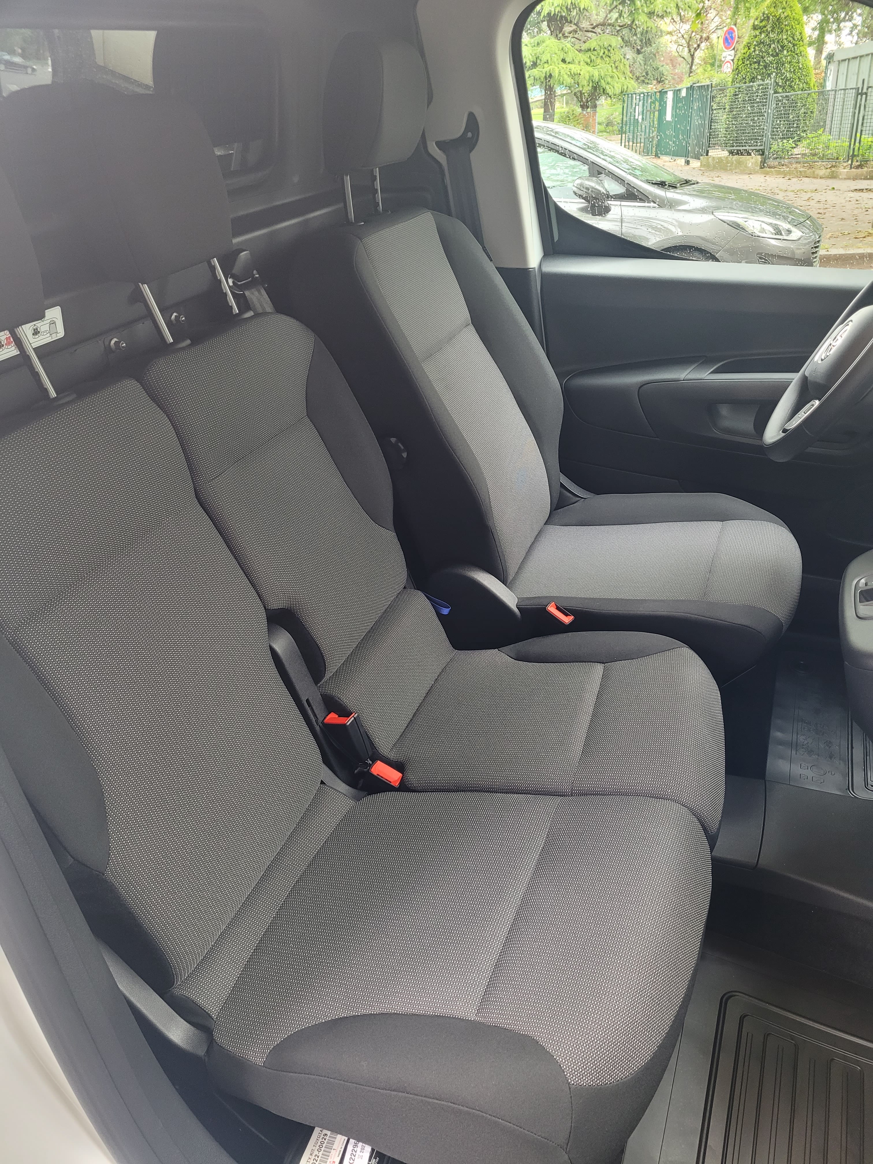 Toyota Proace City Electric (GN482VW) Medium Boite Auto 3.3m3, GPS,Clim,Carplay... avec Entrée audio / iPod