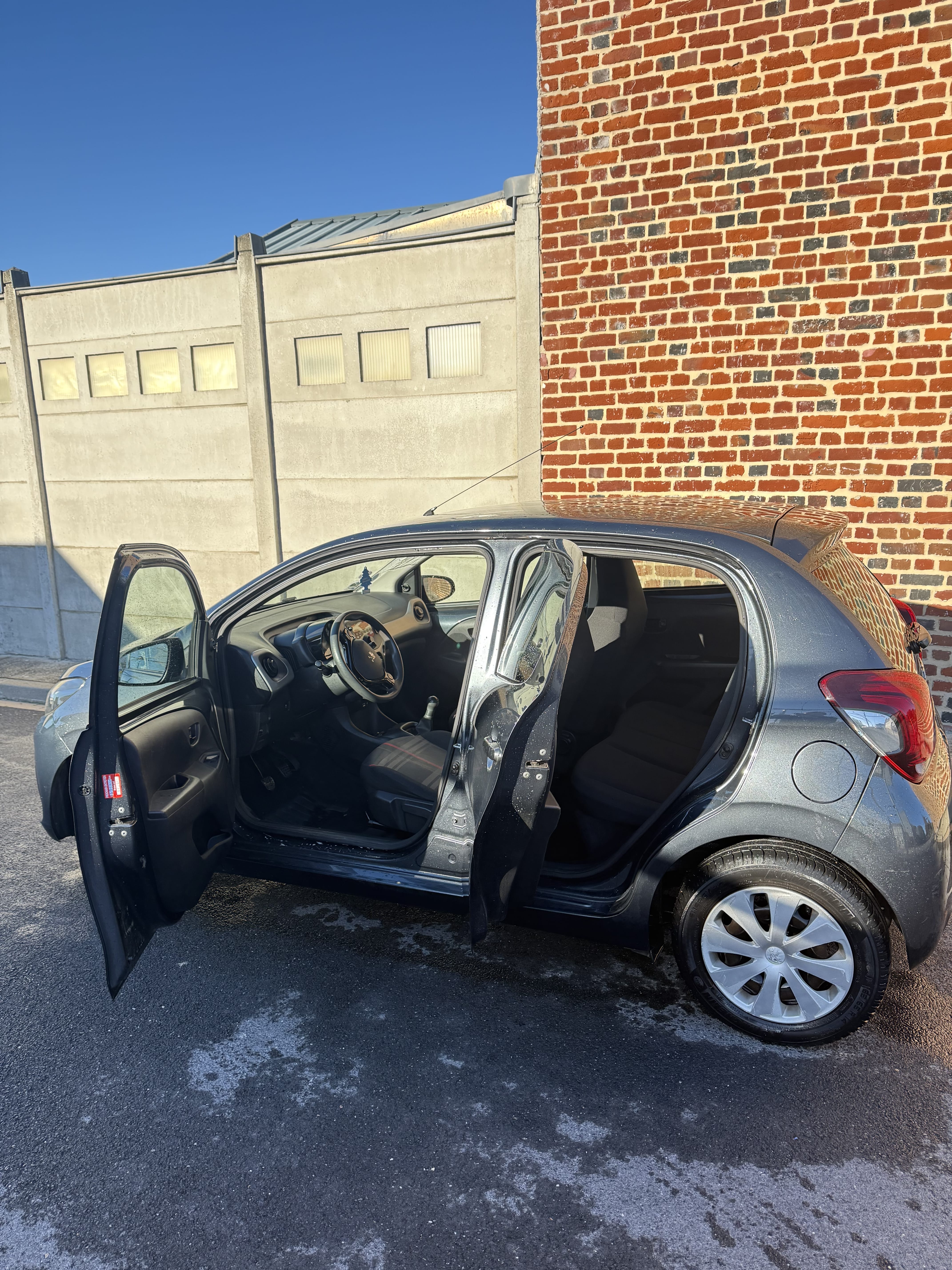 Peugeot 108 avec Entrée audio / iPod