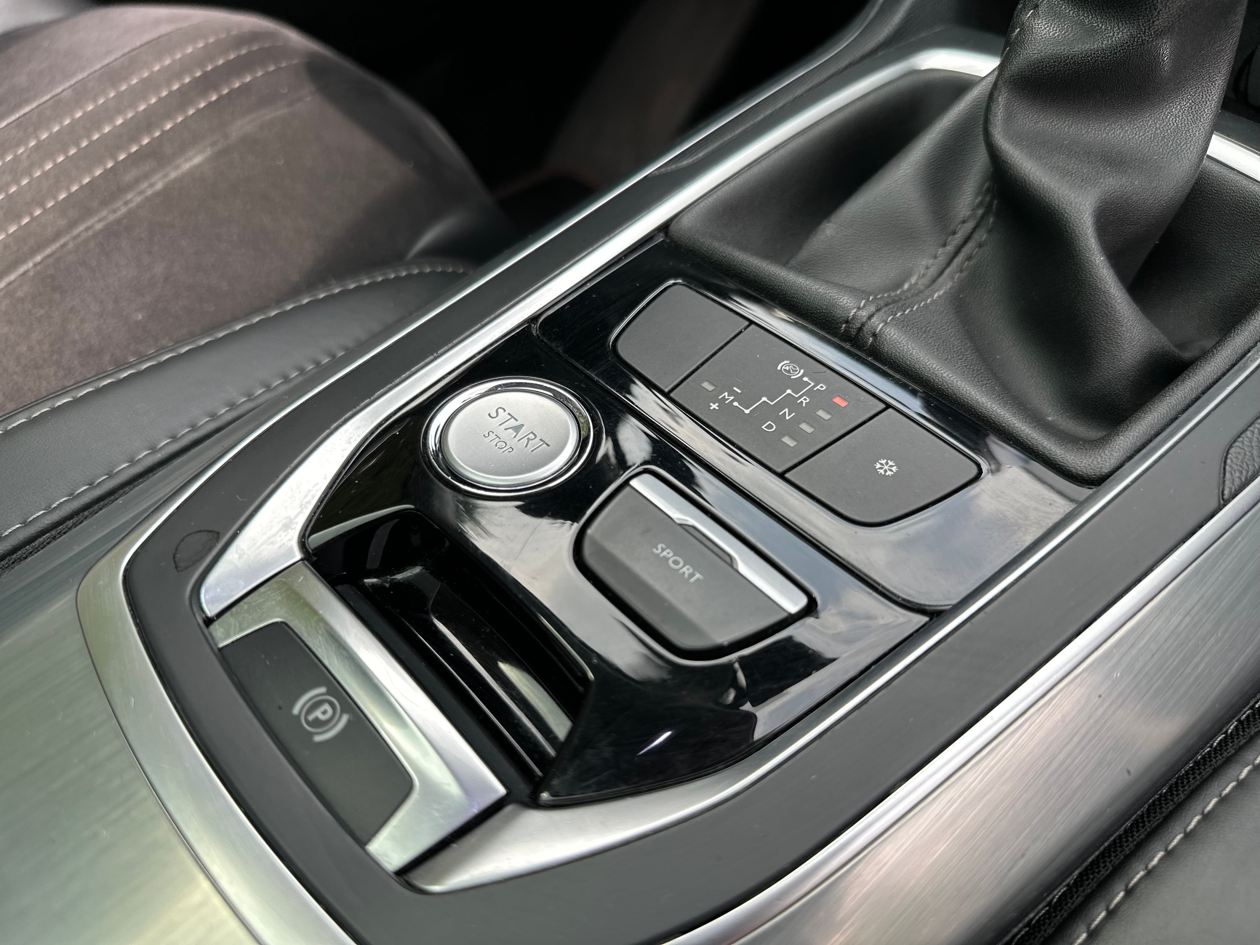 Peugeot 308 avec Autoradio