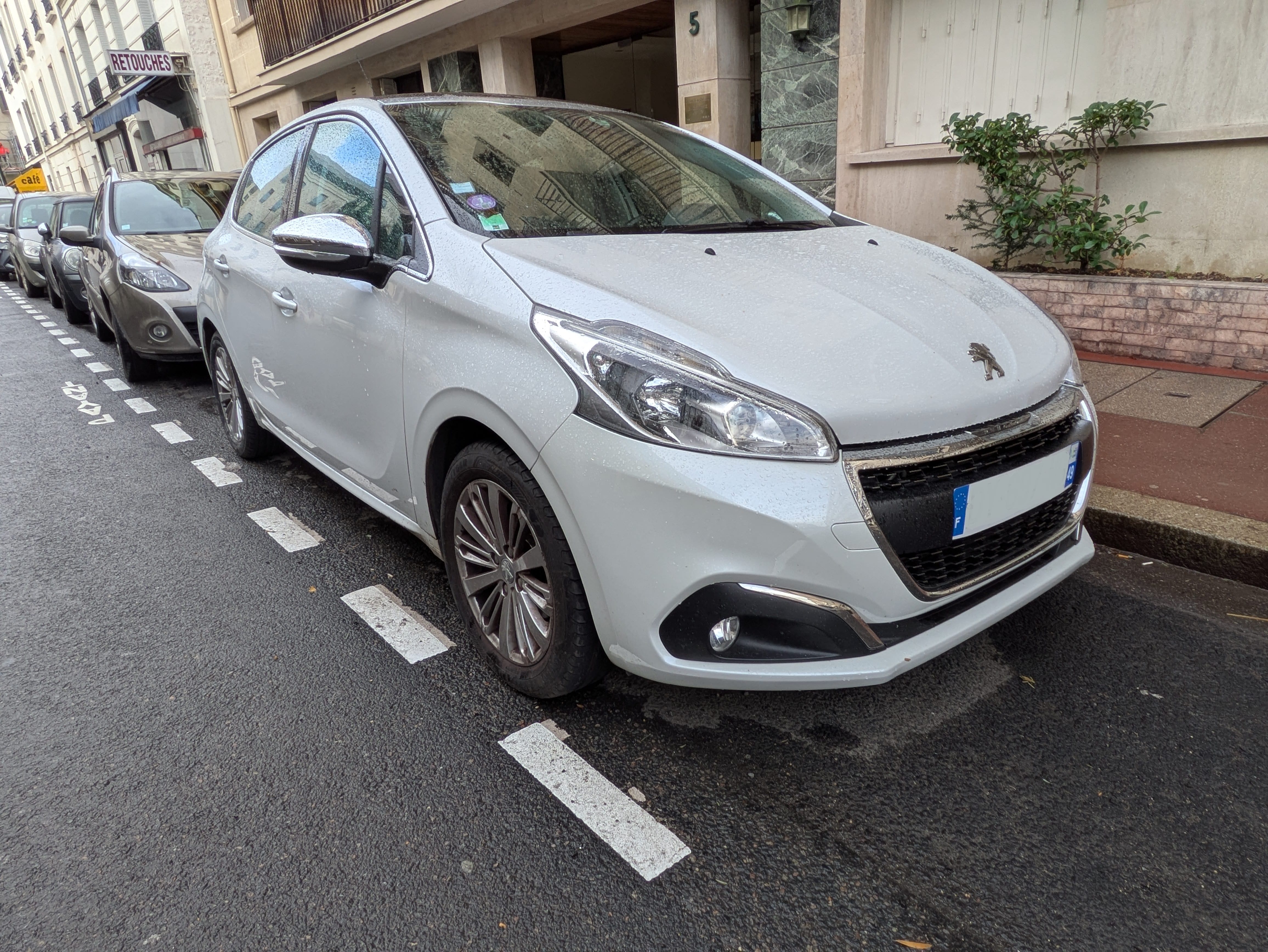 Peugeot 208 avec Entrée audio / iPod