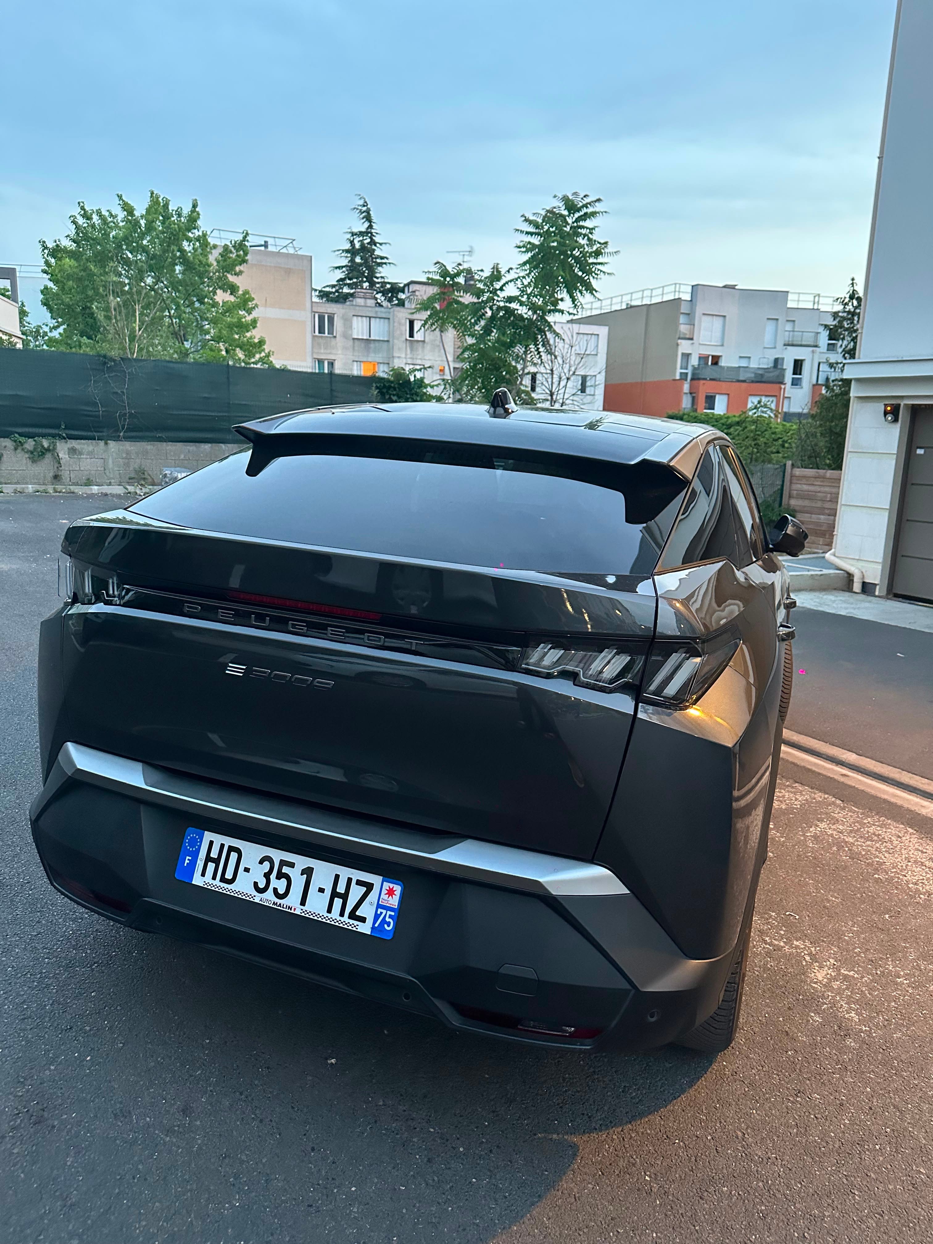 Peugeot E-3008 GT avec Caméra de recul