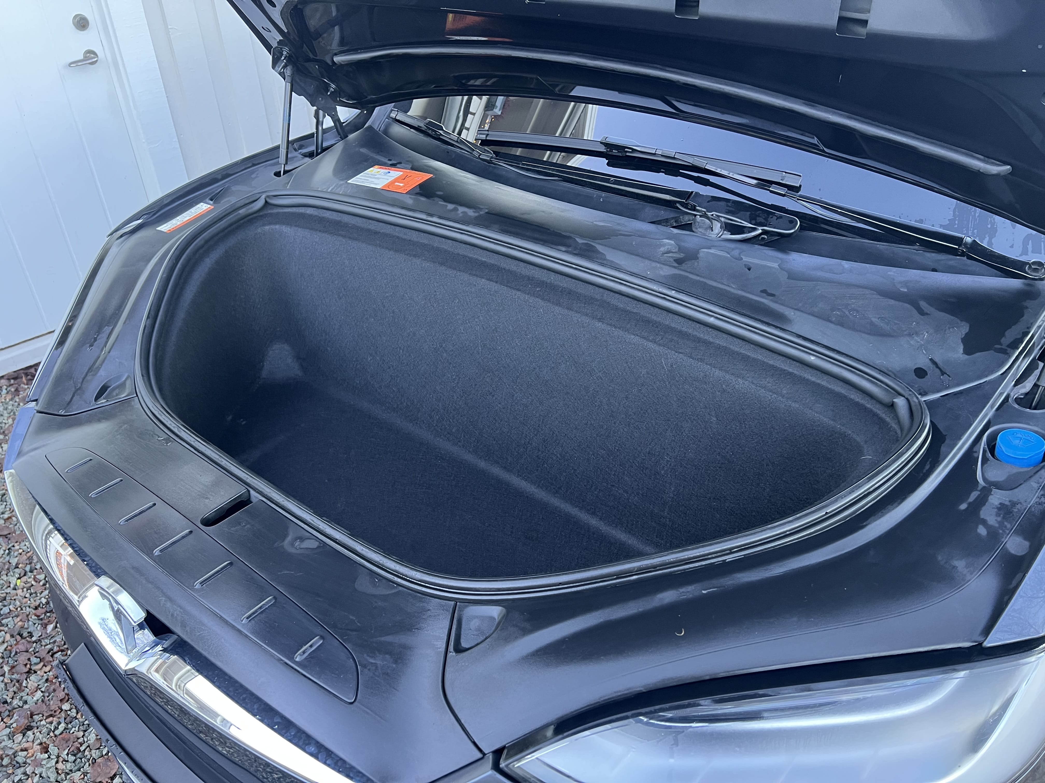Tesla Model X med Lydinngang