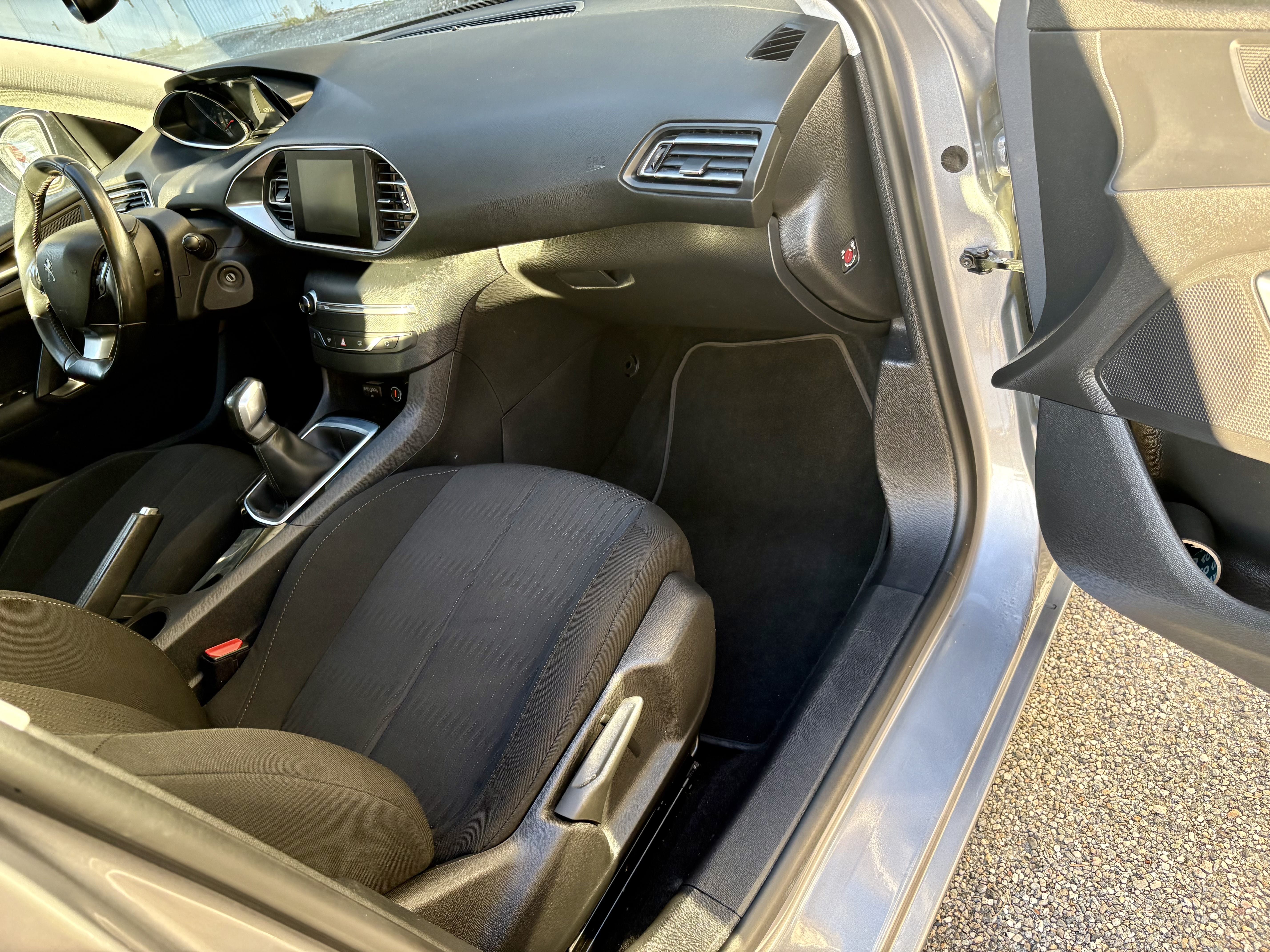 Peugeot 308 avec Pneus neige