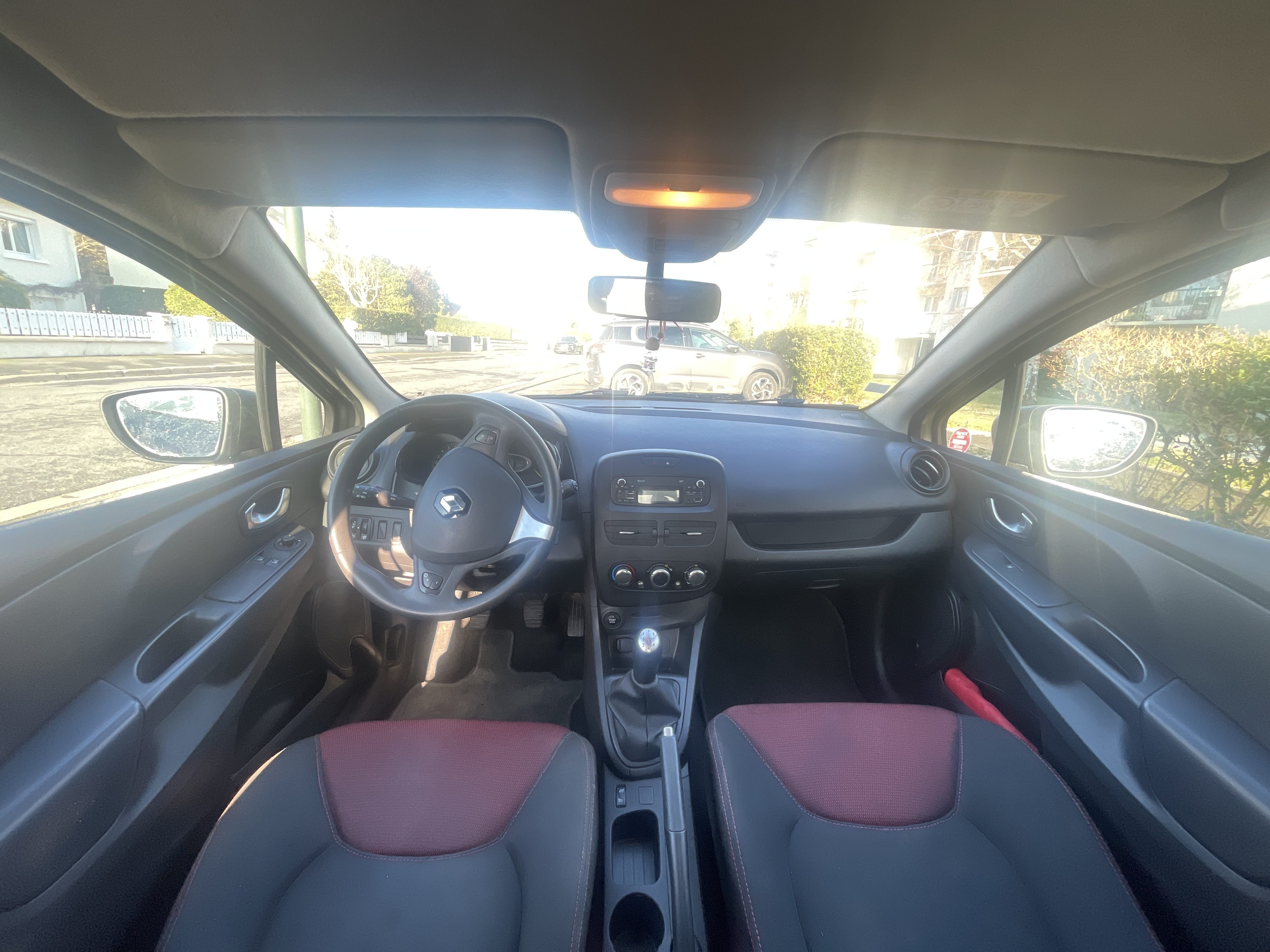 Renault Clio IV Zen 1.2 16V 75 avec Entrée audio / iPod