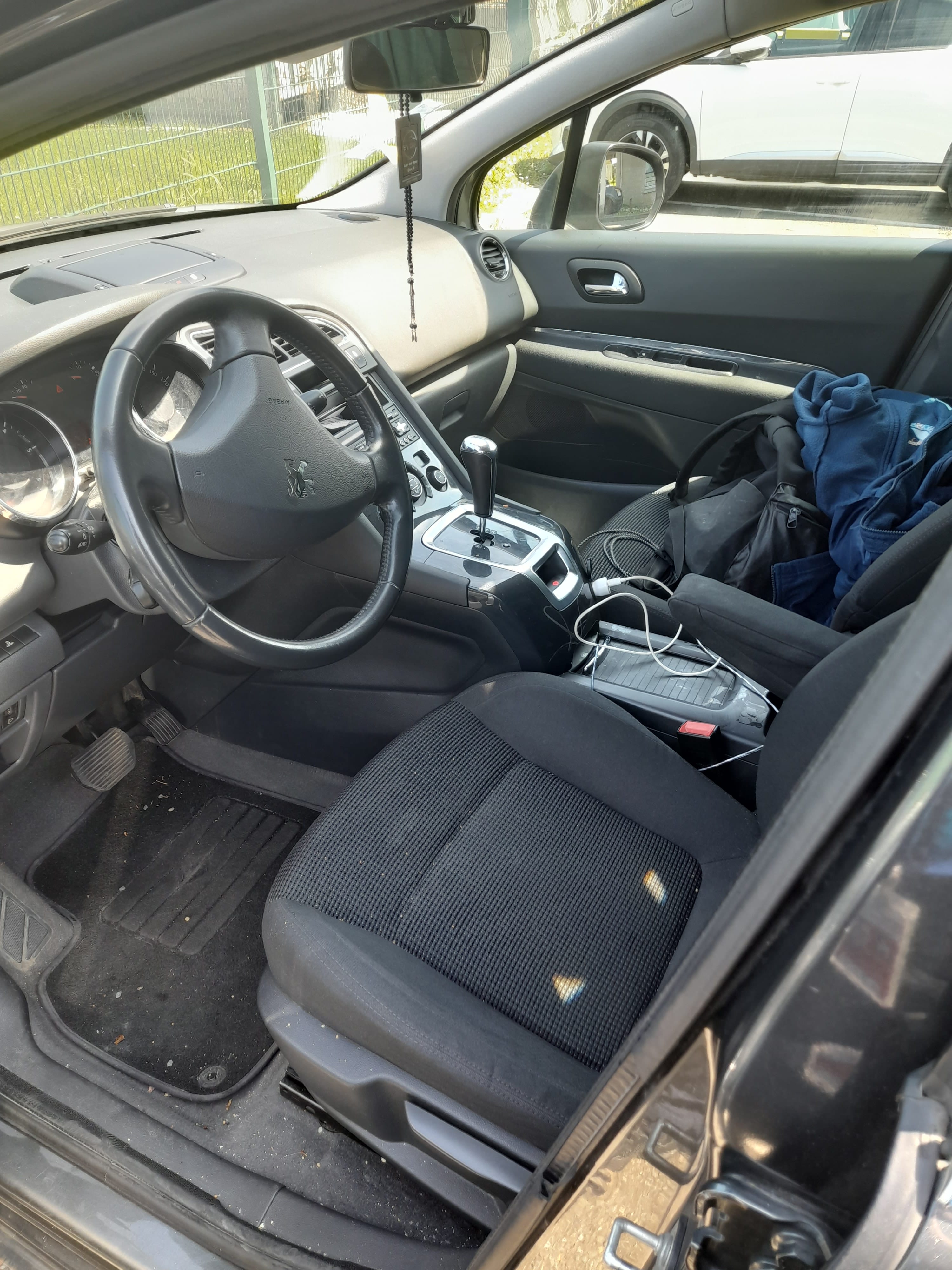 Peugeot 5008 avec GPS