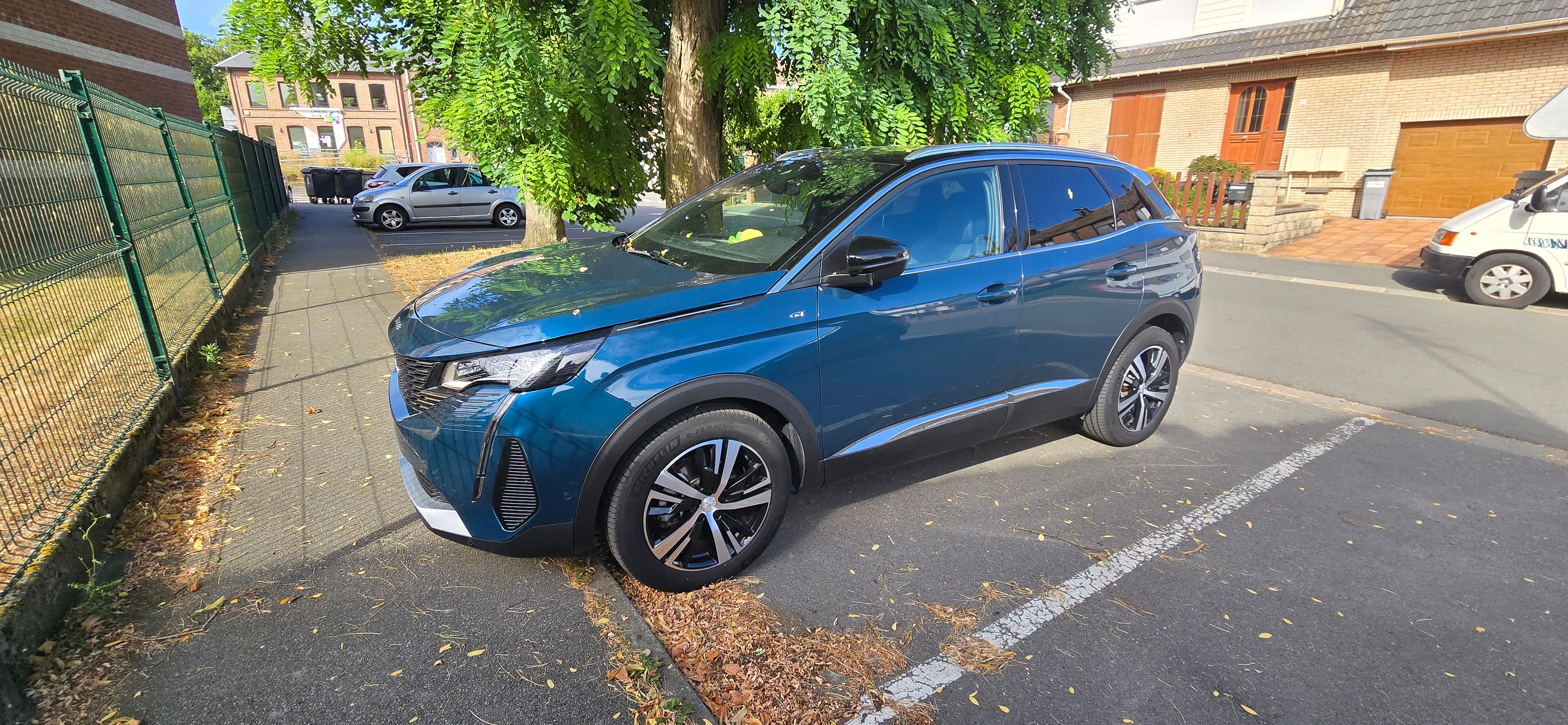 Peugeot 3008, 2024, Essence 98 / Électrique (hybride), automatique