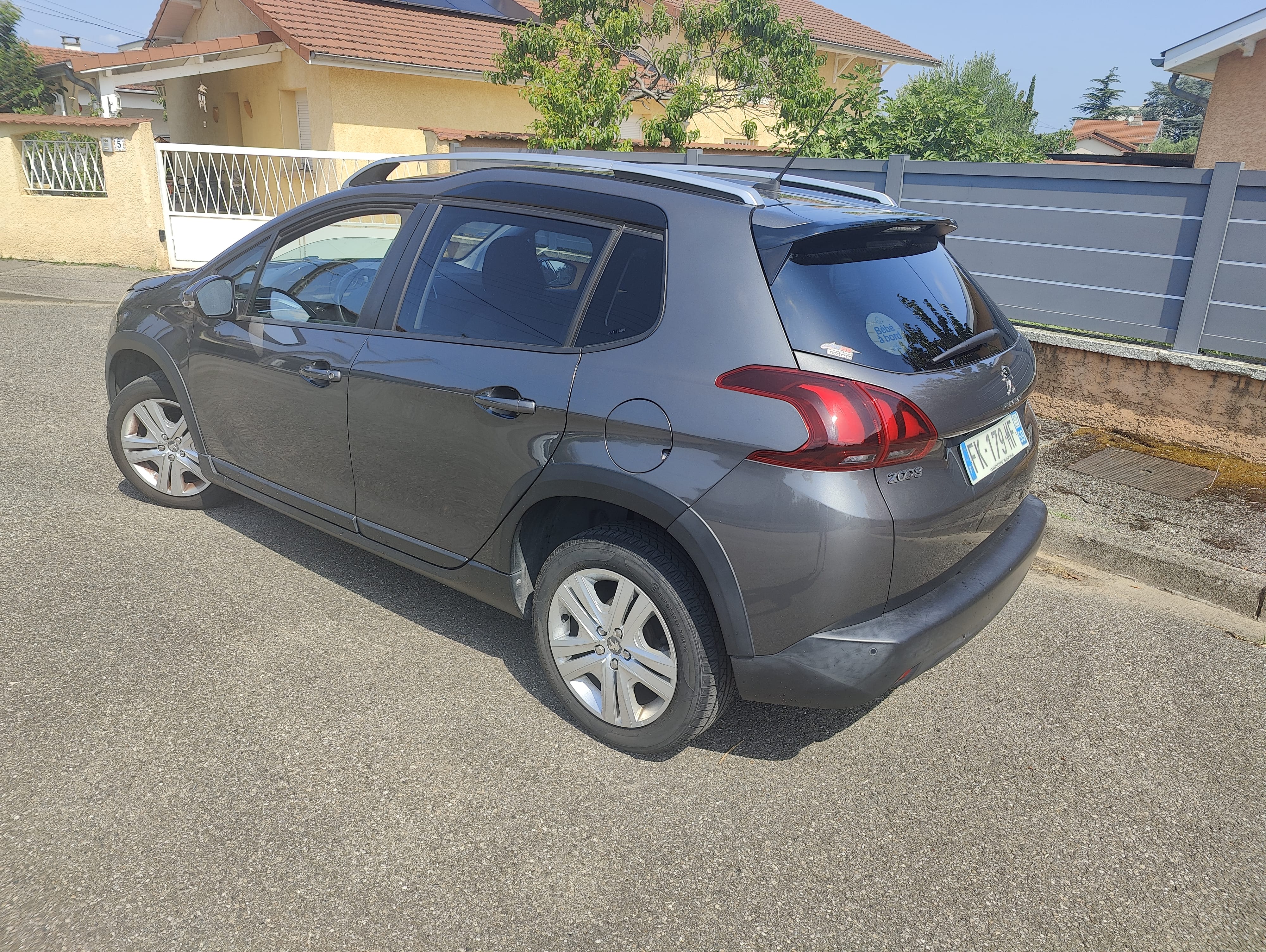 Peugeot 2008 1,6 HDi avec GPS
