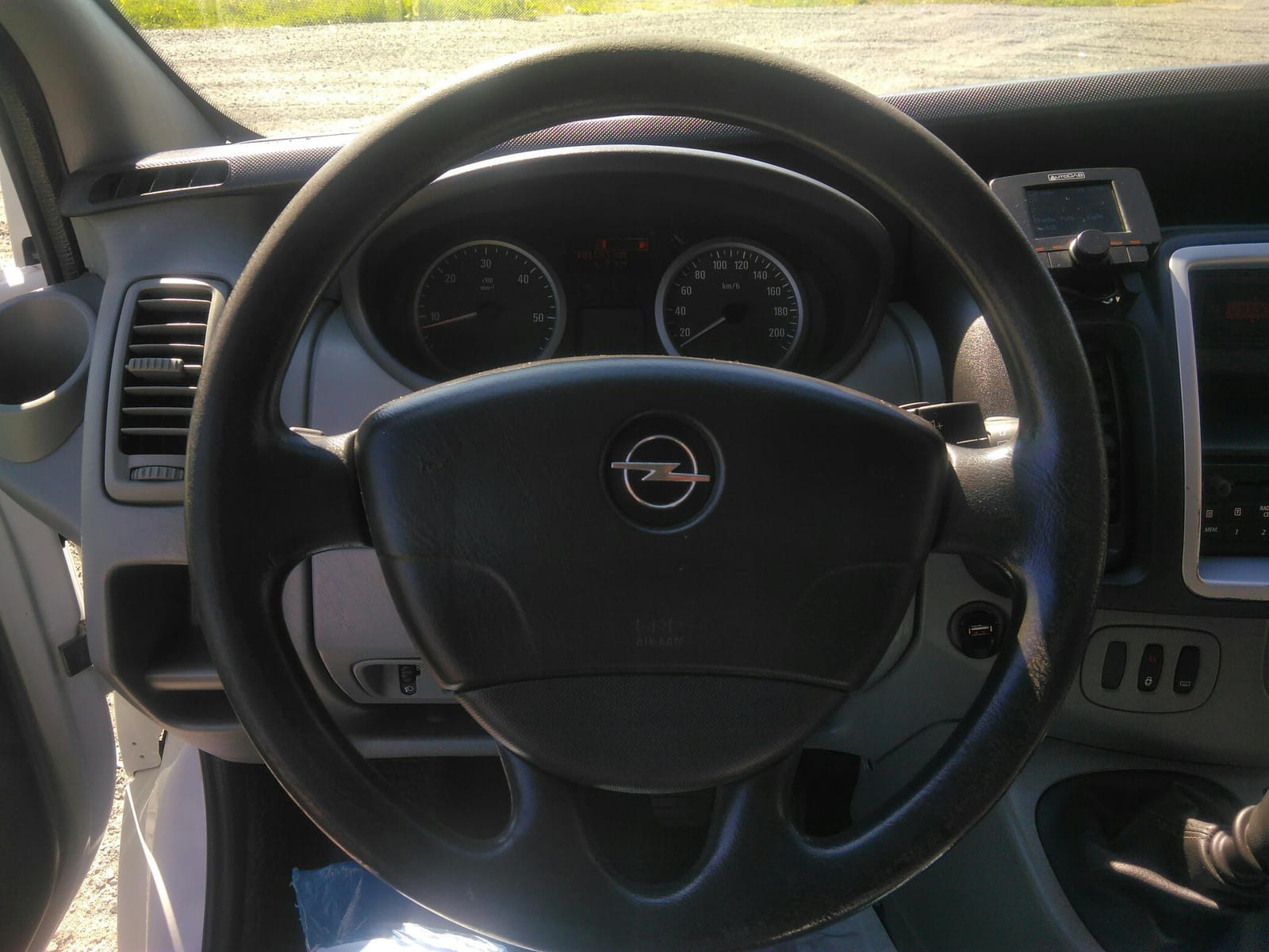 Opel Vivaro med Tilhengerfeste