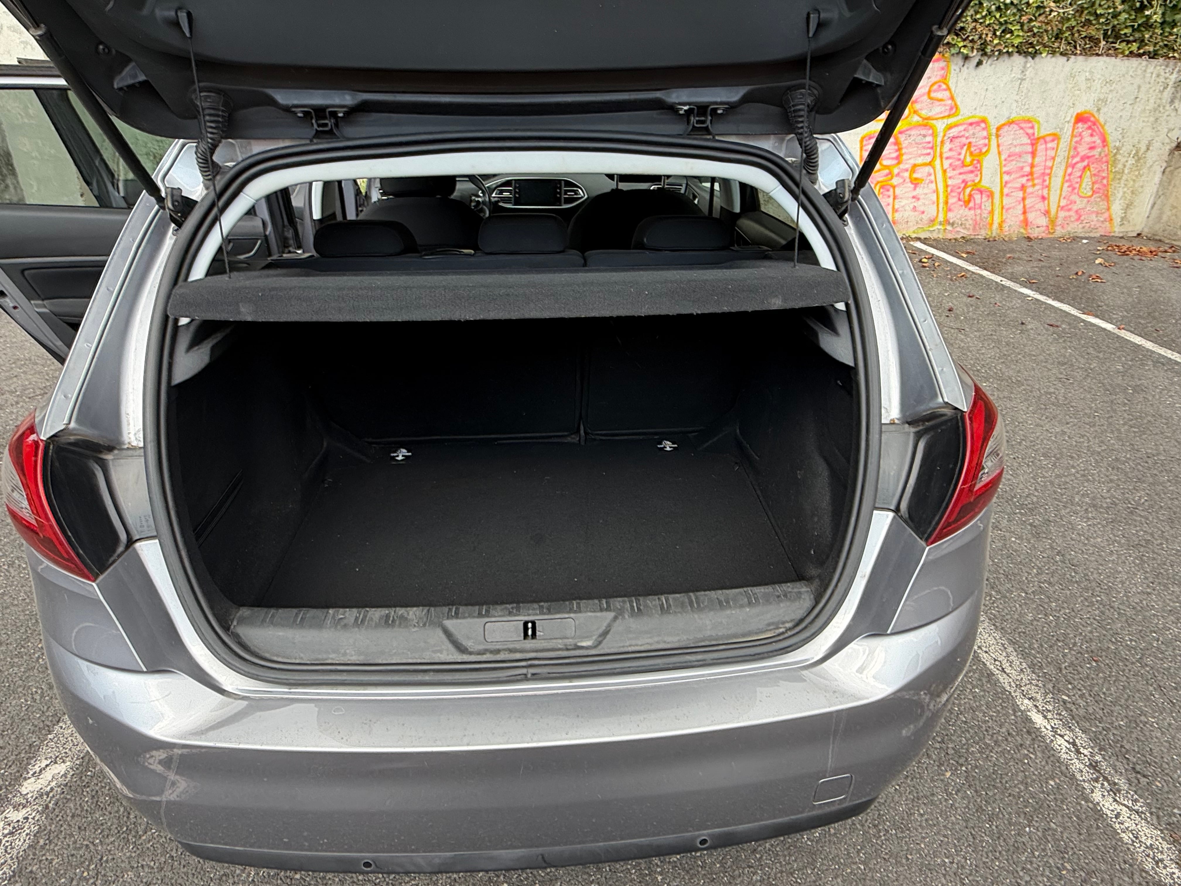 Peugeot 308 110 cv essence avec Audio Bluetooth
