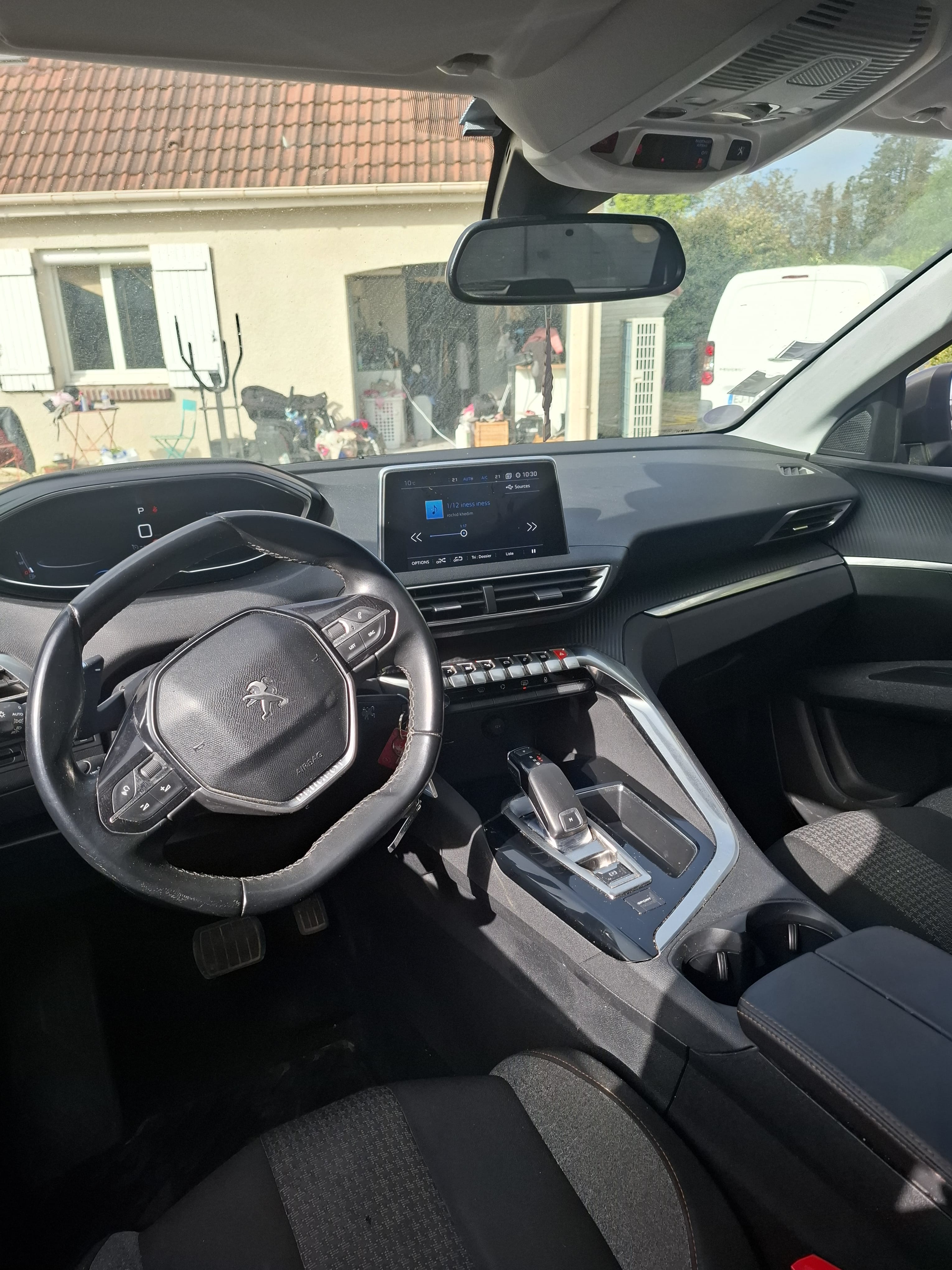Peugeot 5008 avec GPS