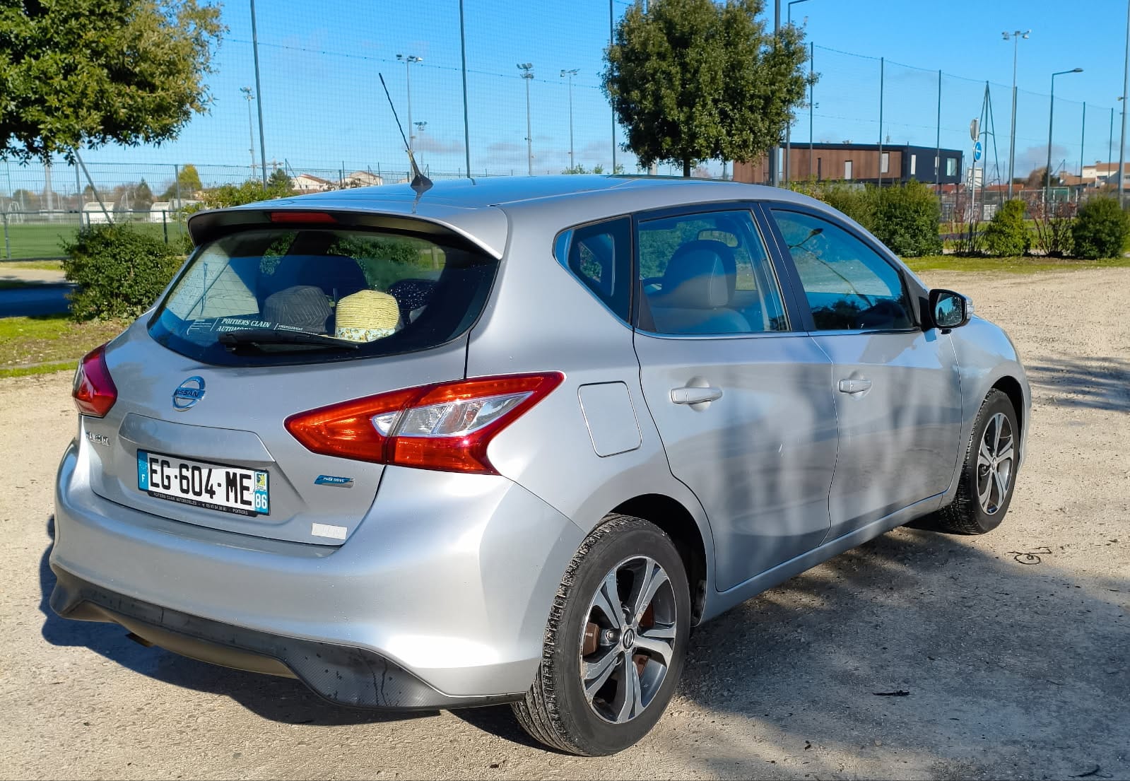 Nissan Pulsar avec Climatisation