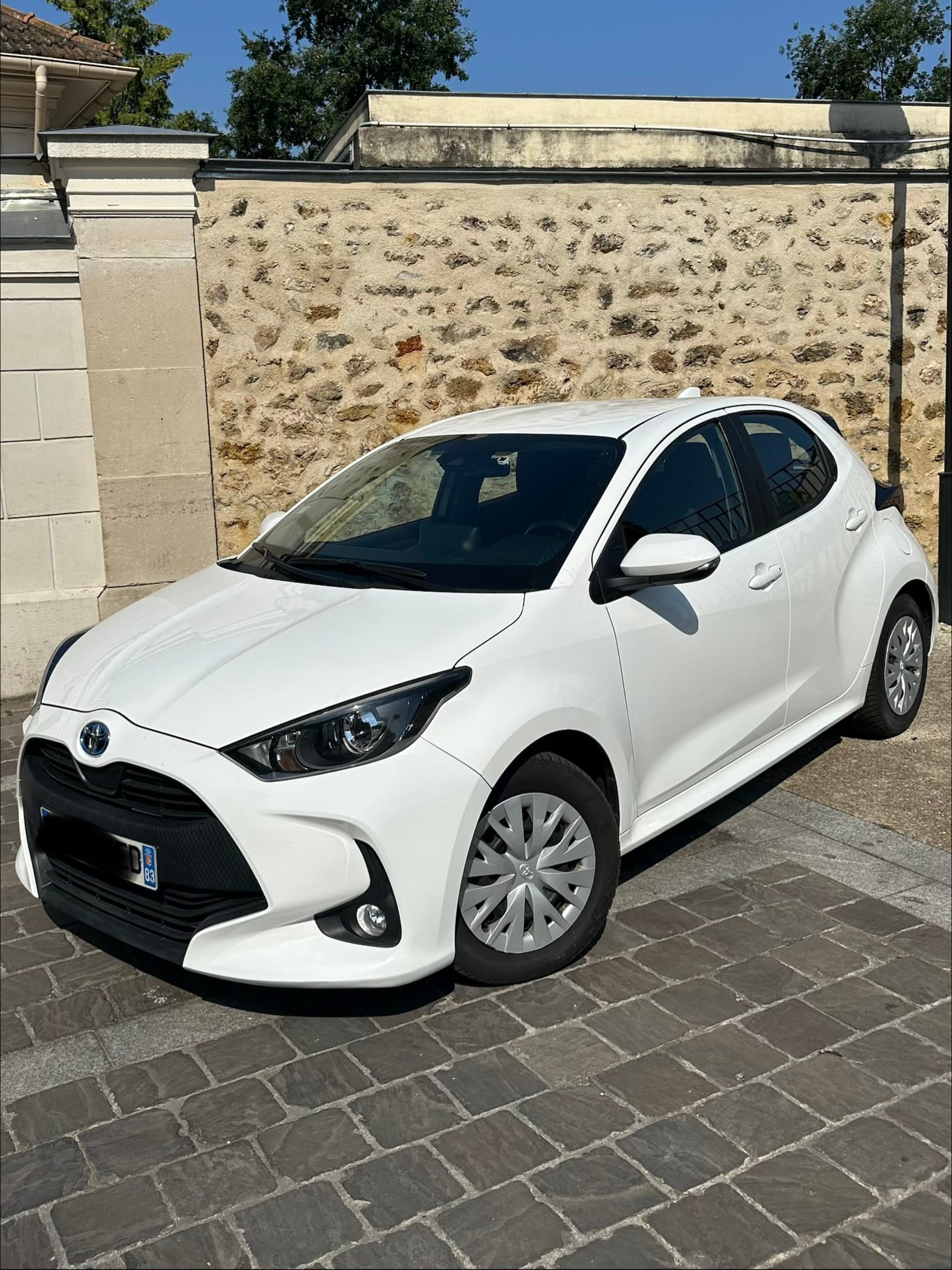 Toyota Yaris, 2022, Essence 95 / Électrique (hybride), automatique