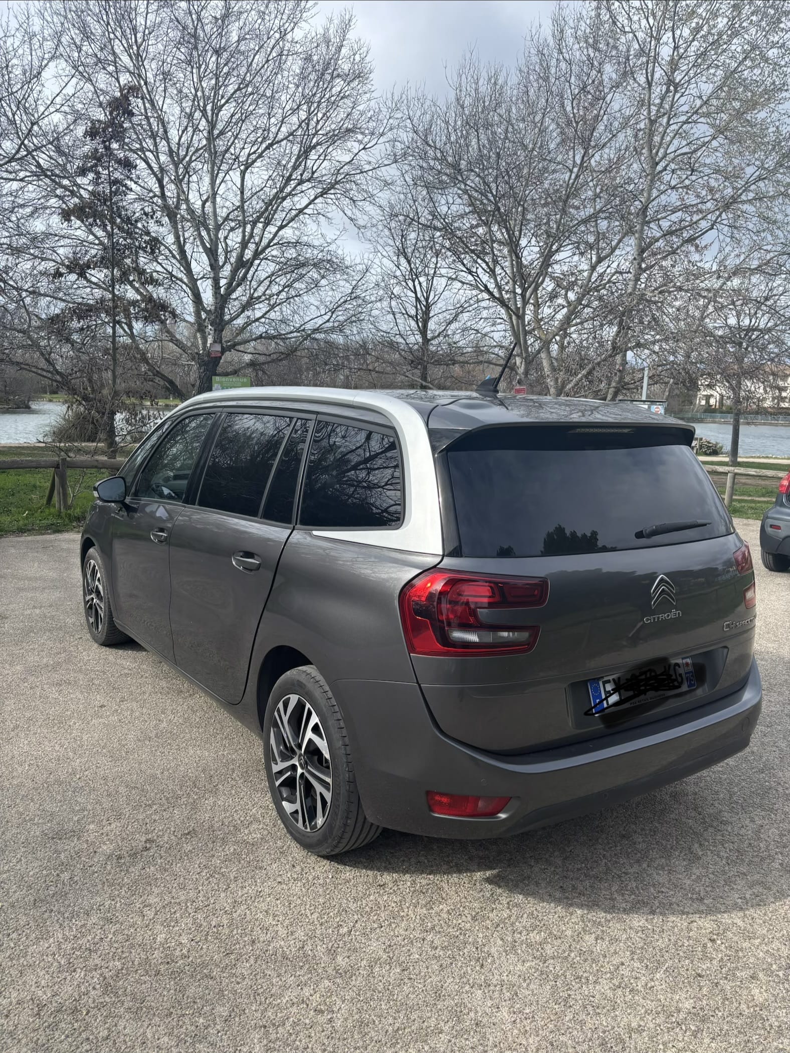 Citroen C4 Grand Spacetourer avec GPS