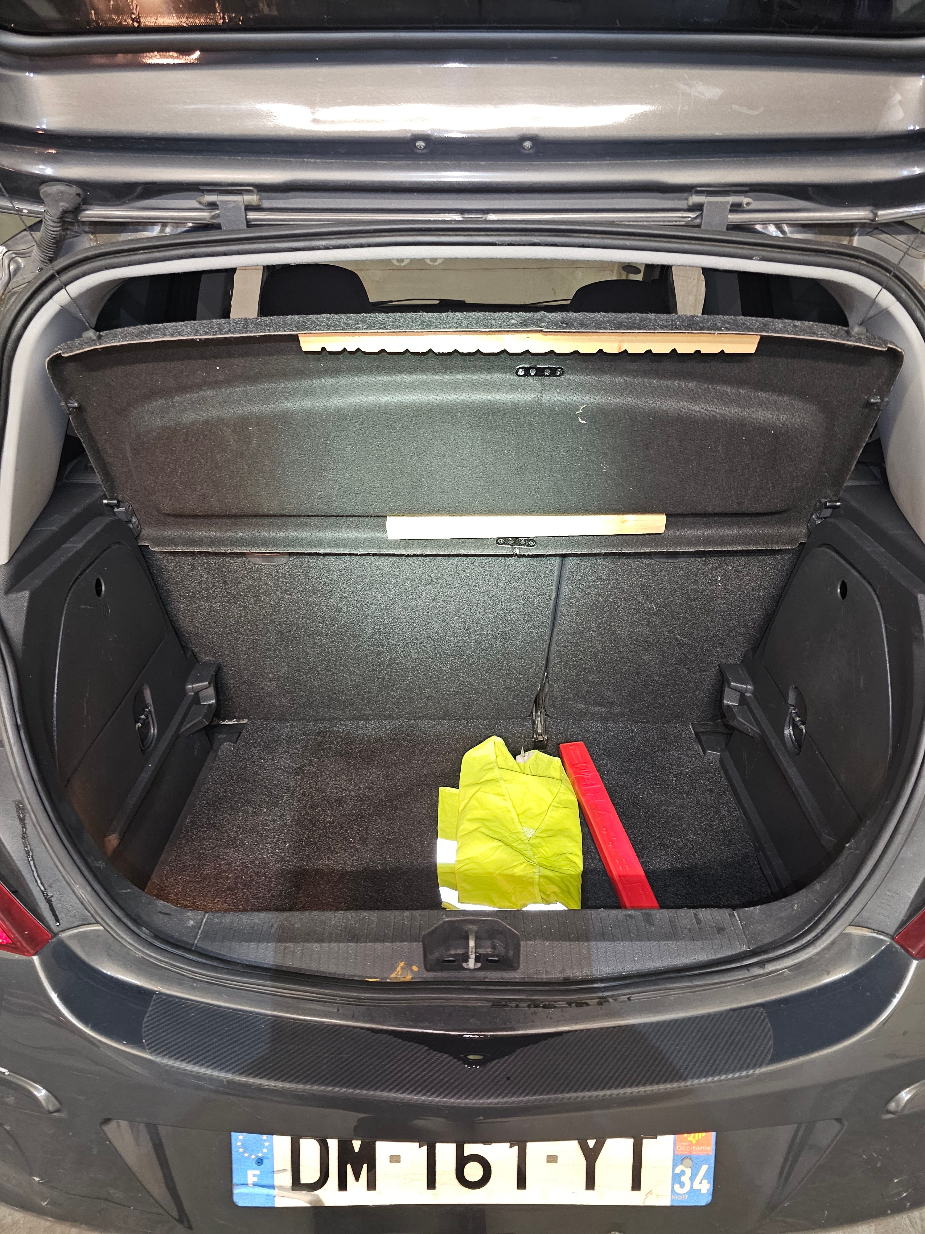 Opel Corsa avec Coffre de toit