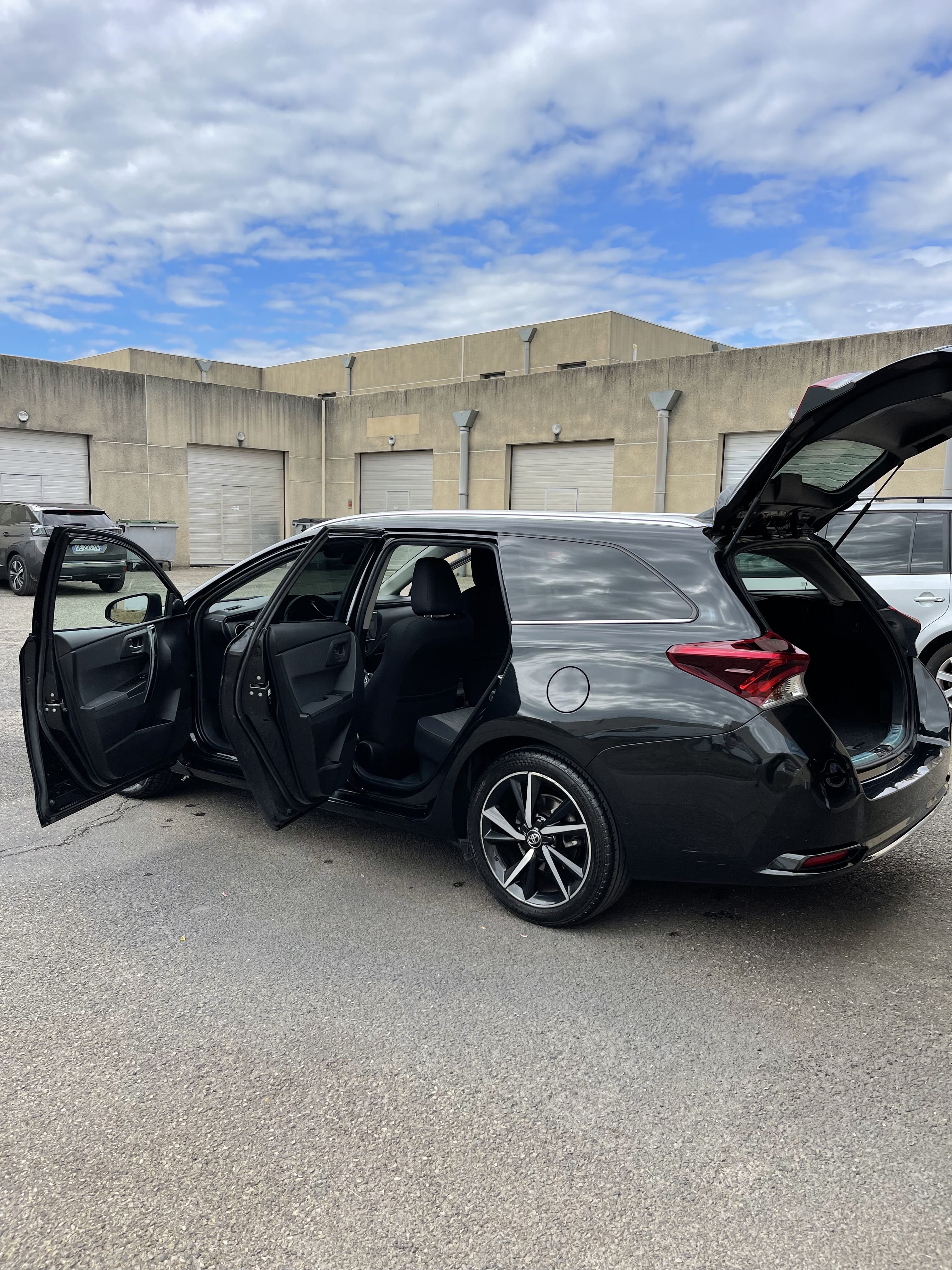 Toyota Auris Break Full option avec re programmation éthanol e85 ( plein de carburant 25€ ) .