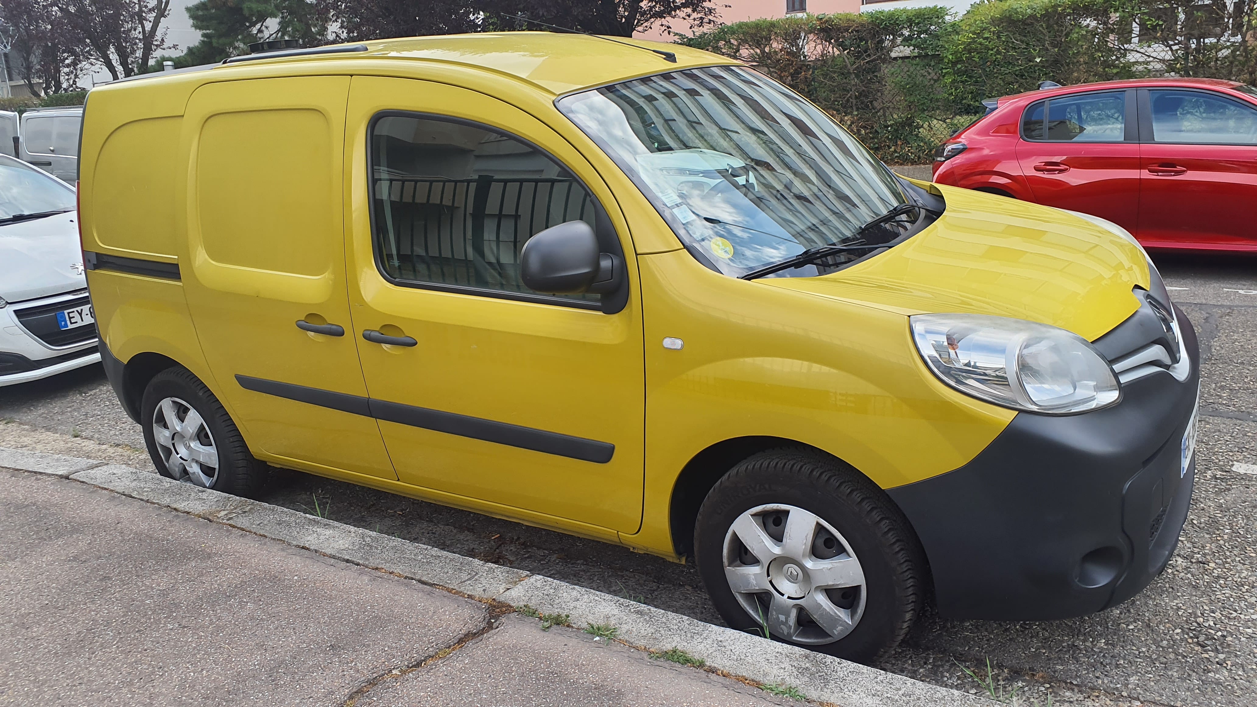 Renault Kangoo Fourgon avec diable, girafon et attelage (1.5 DCI 75ch)