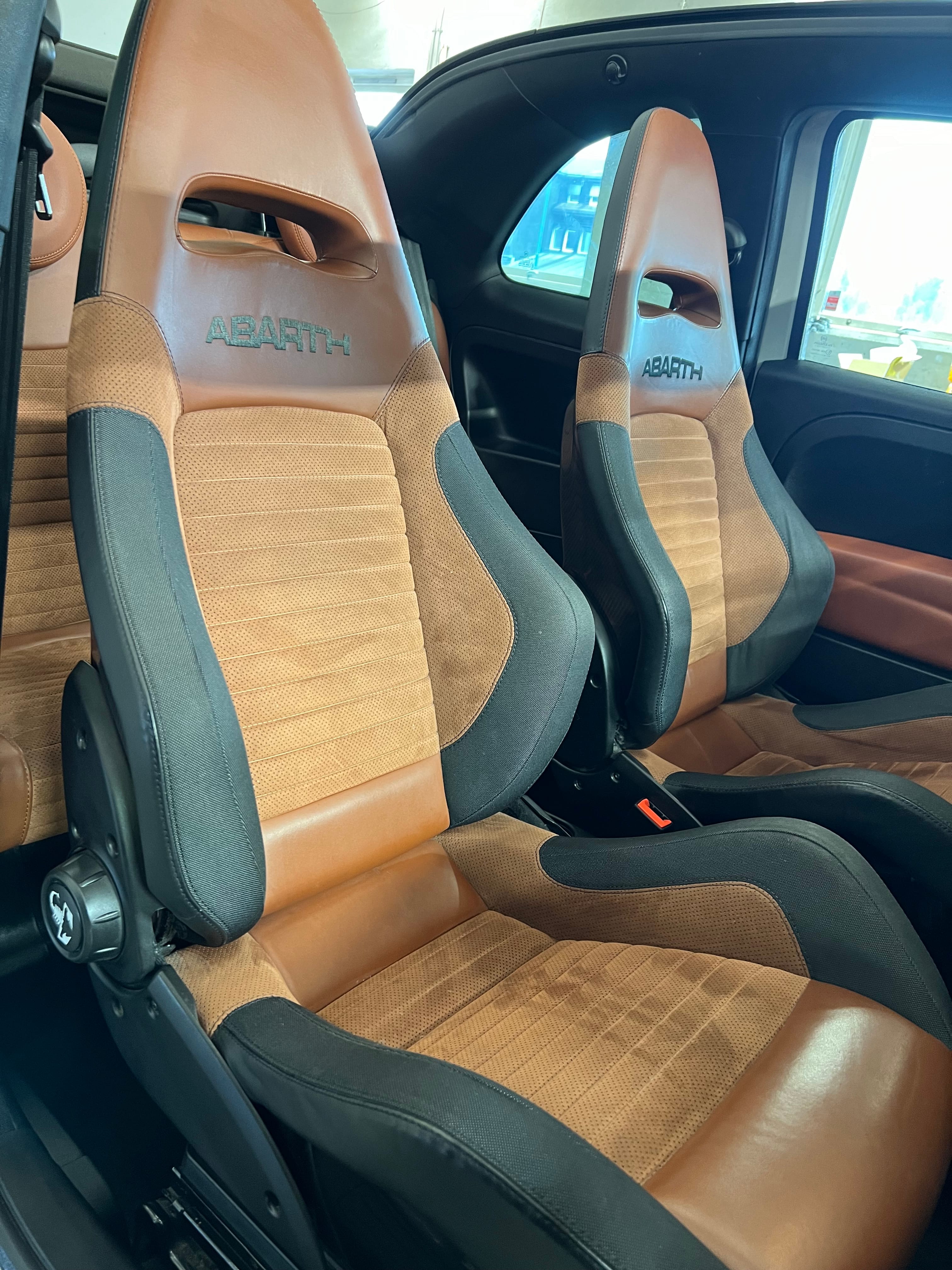 Abarth 595 1.4 - 220hk med Bluetooth audio