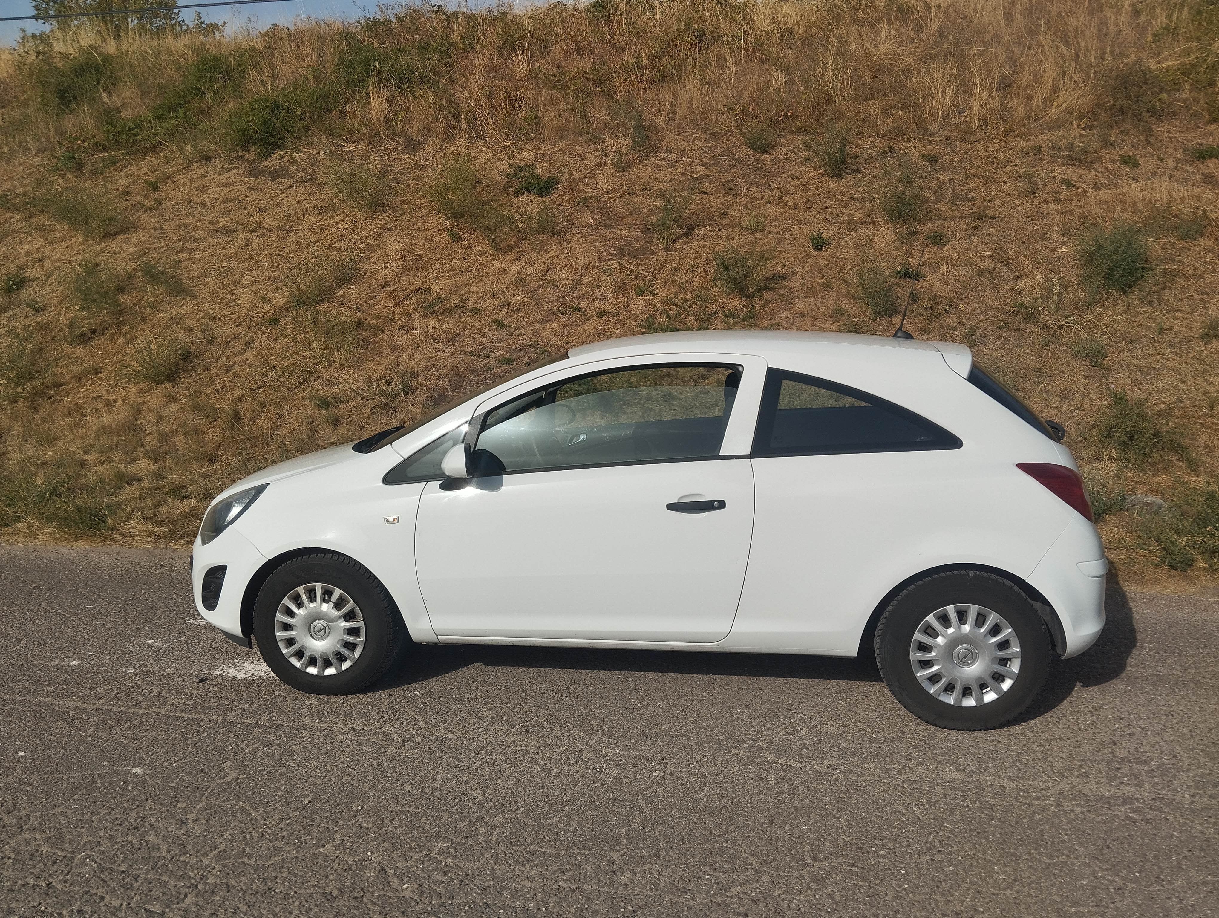 Opel Corsa avec Autoradio