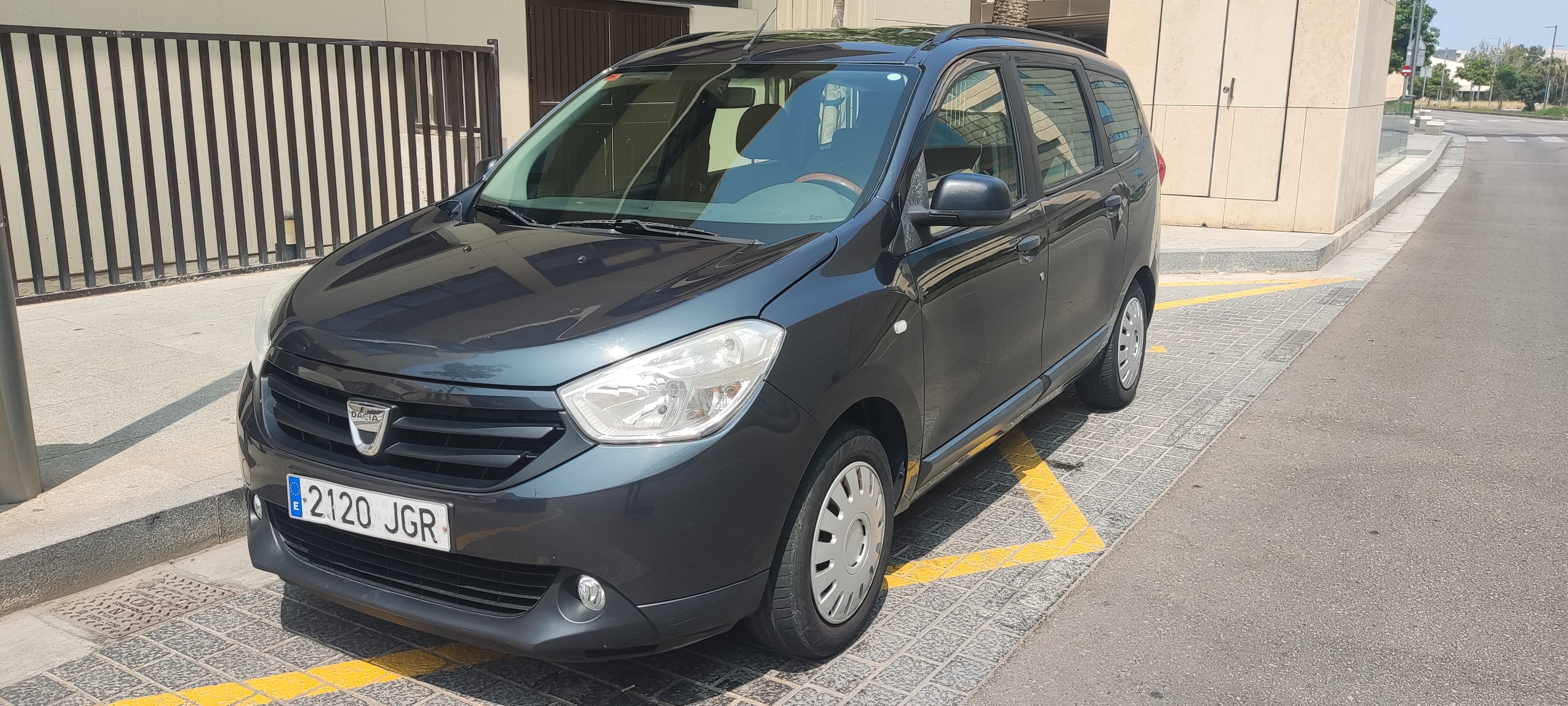 Dacia Lodgy, 2015, Gasolina 95, 7 plazas