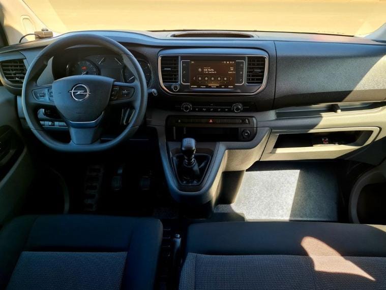 Opel Vivaro Combi avec GPS