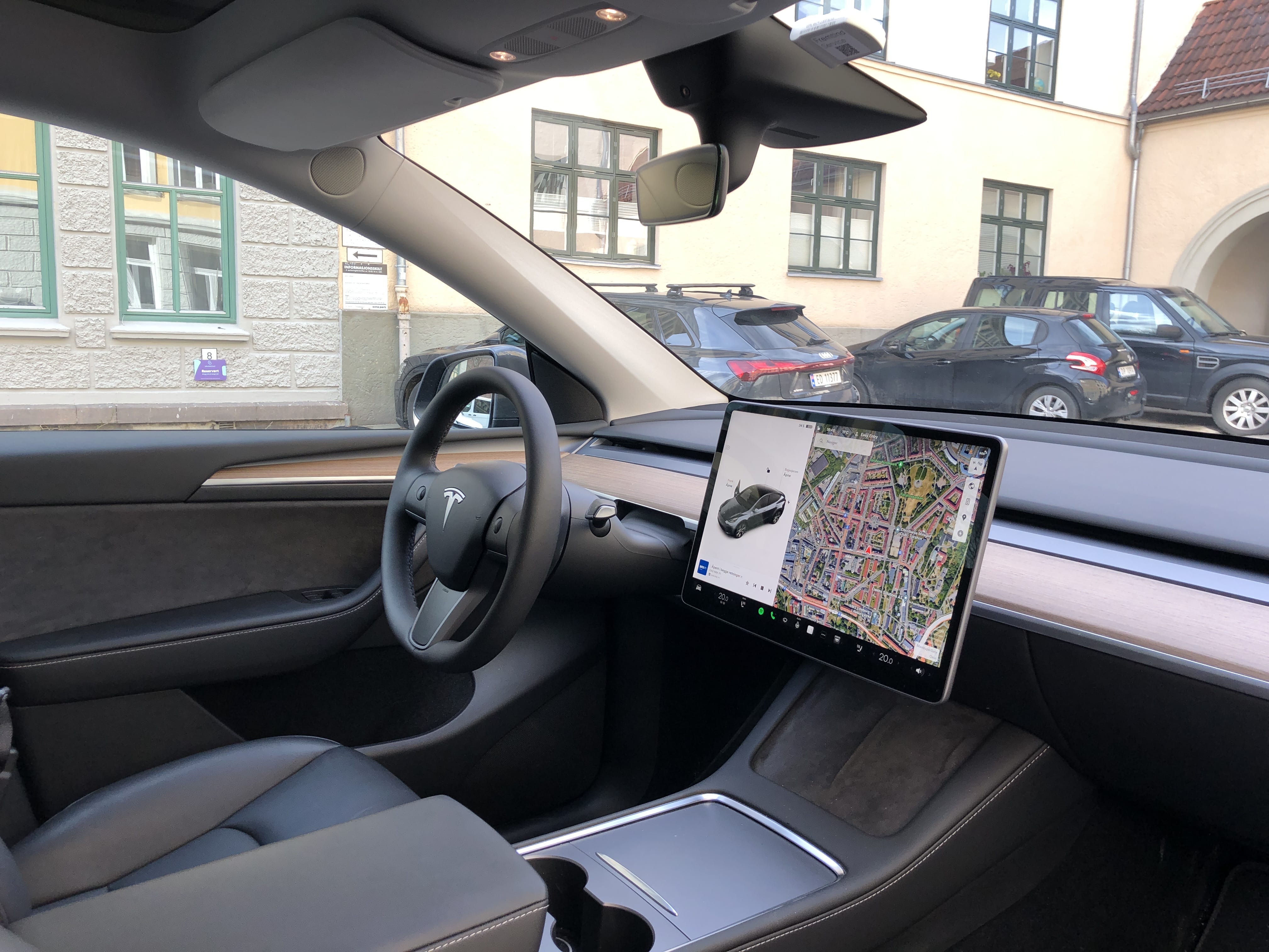 Tesla Model Y Long Range med Cruisekontroll