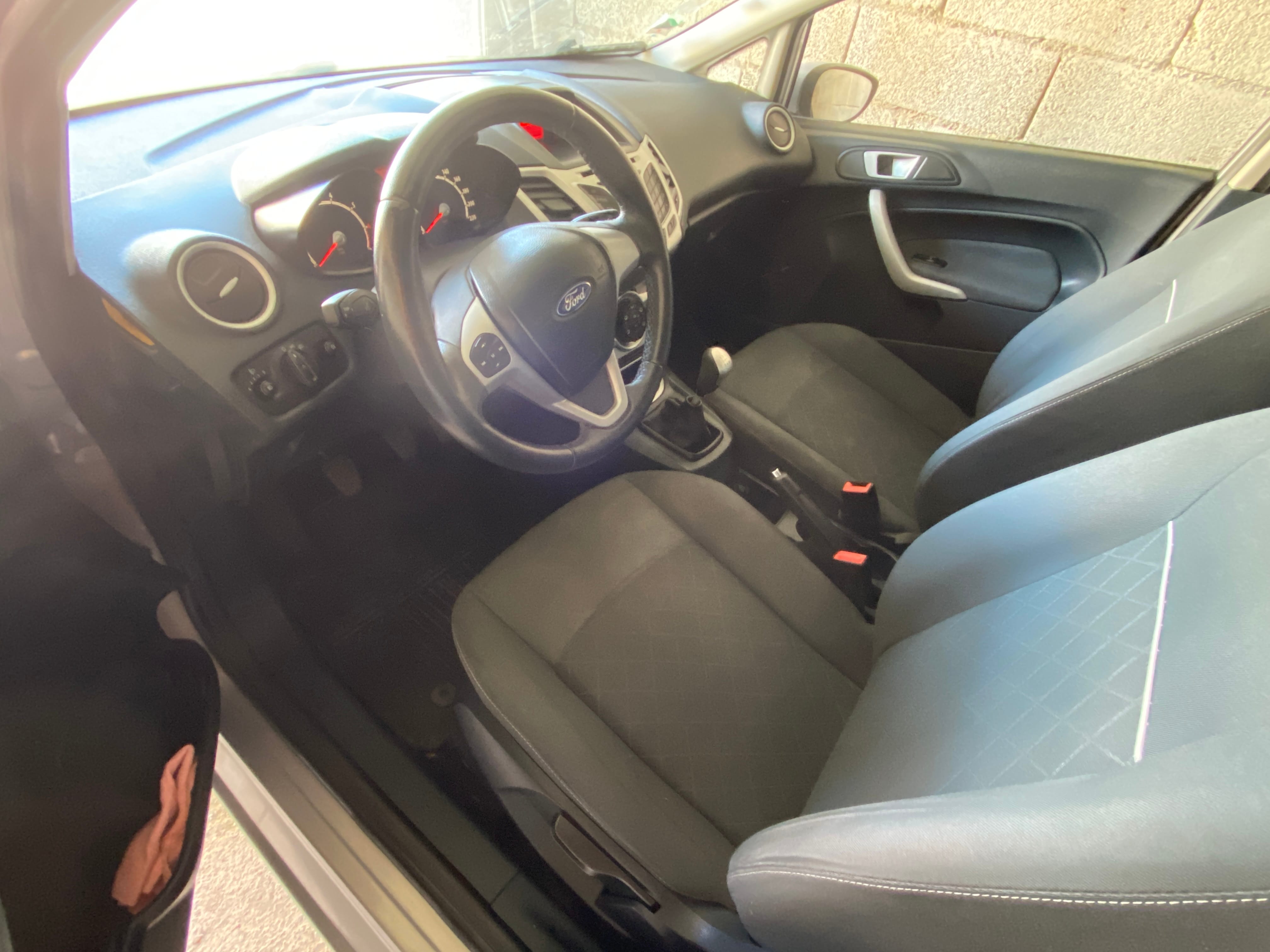 Ford Fiesta avec Climatisation